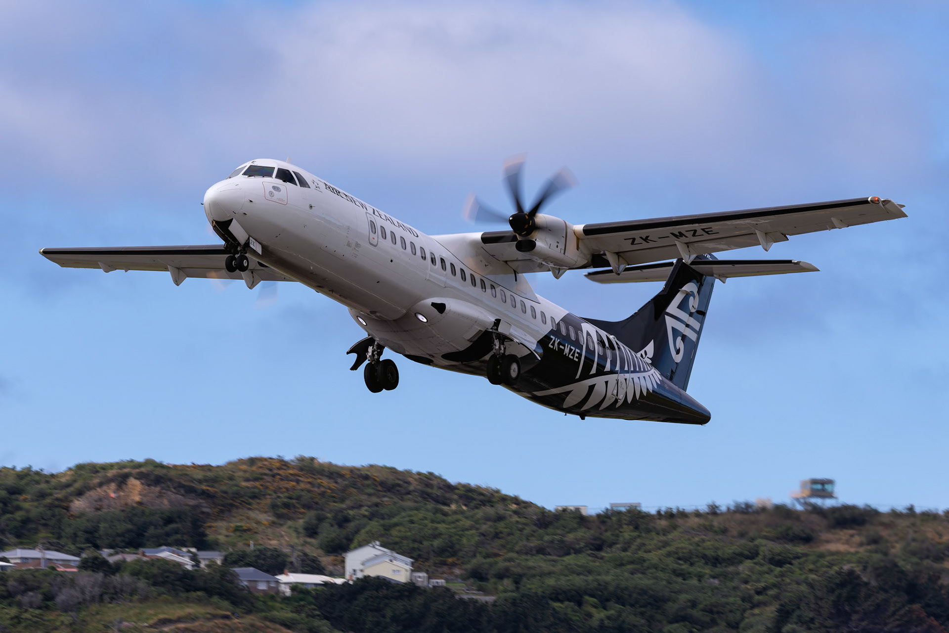 Air New Zealand ATR 72-600 [ZK-MZE] Departing to Christchurch from Coutts Street, New Zealand