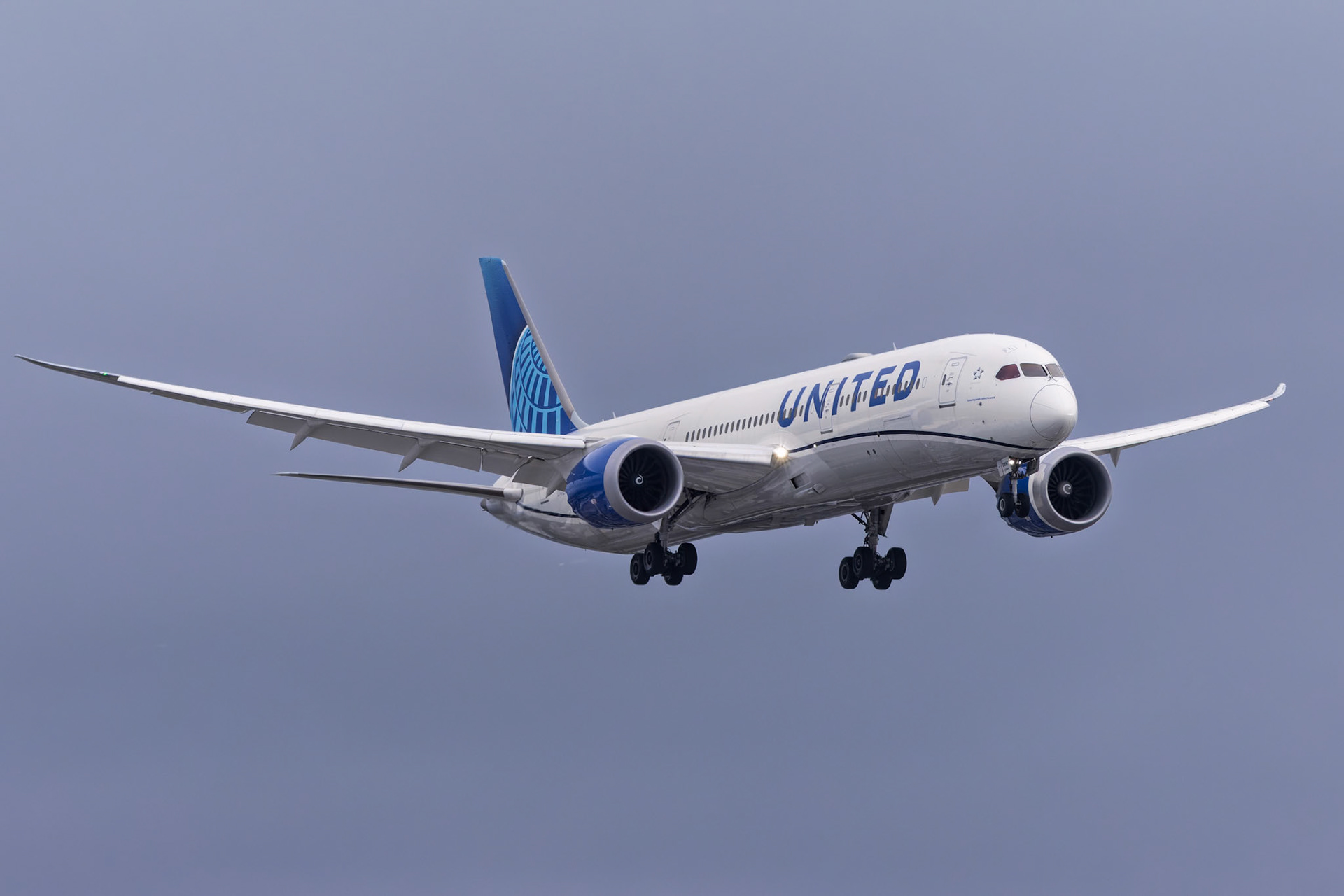 United Airlines Boeing 787-9 Dreamliner [N28987] Arriving from Los Angeles from the Sheps Mound, Sydney Airport, Australia