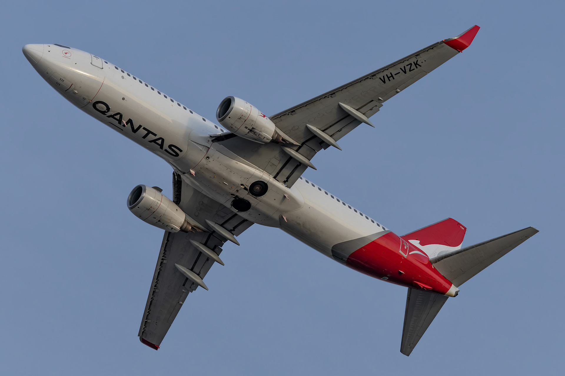 Qantas Boeing 737-838 [VH-VZK] Departing to Canberra from the P3 Carpark, Sydney Airport, Australia