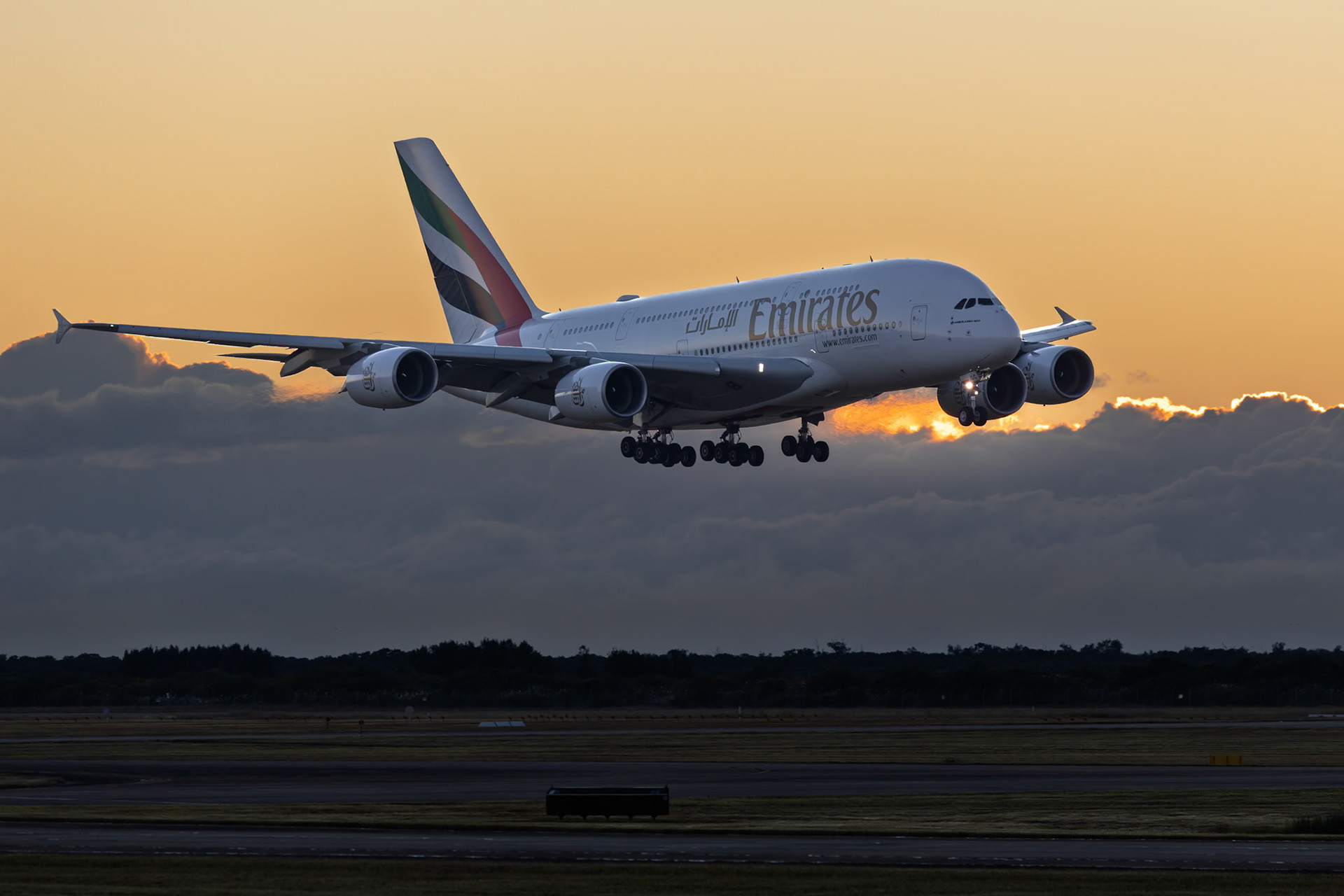 Emirates Airbus A380-861 [A6-EOC], Arriving from Dubai at Brisbane International Airport, Australia
