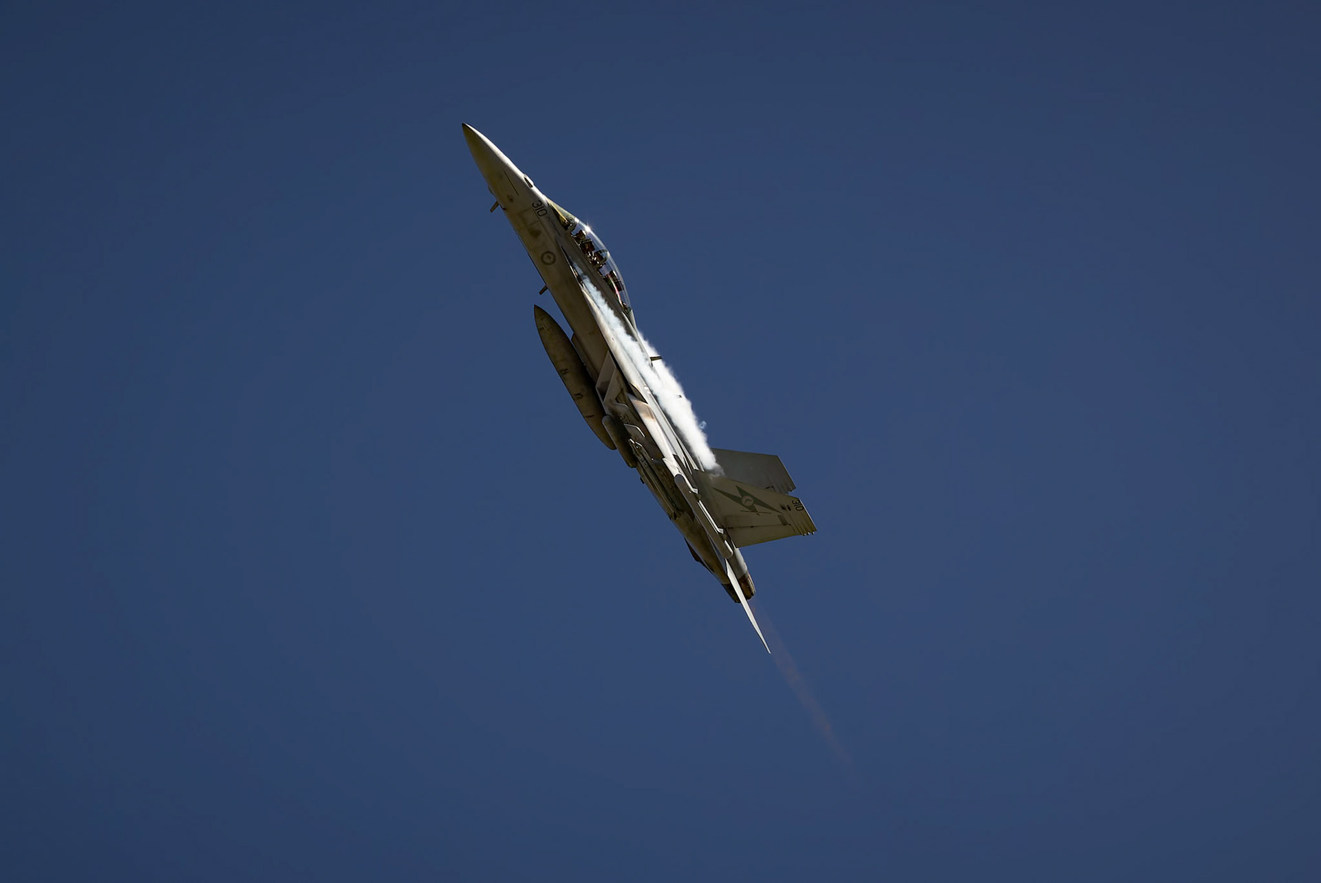 EA-18G Growler conducting rehearsal flights in the lead-up to the Brisbane Festival Riverfire, Australia