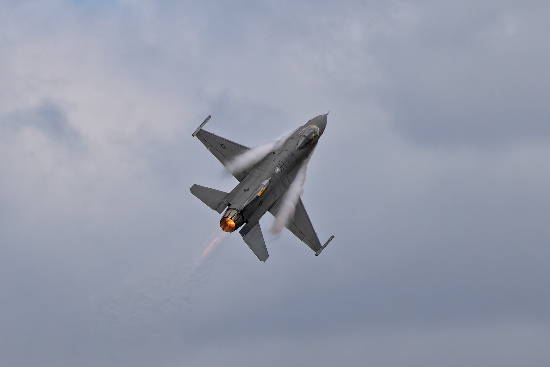 US AIr Force F-16 (90-0736) with the Tail scheme for the 70th anniversary of the U.S. Republic of Korea Alliance on display at the Avalon Airshow in Victoria, Australia