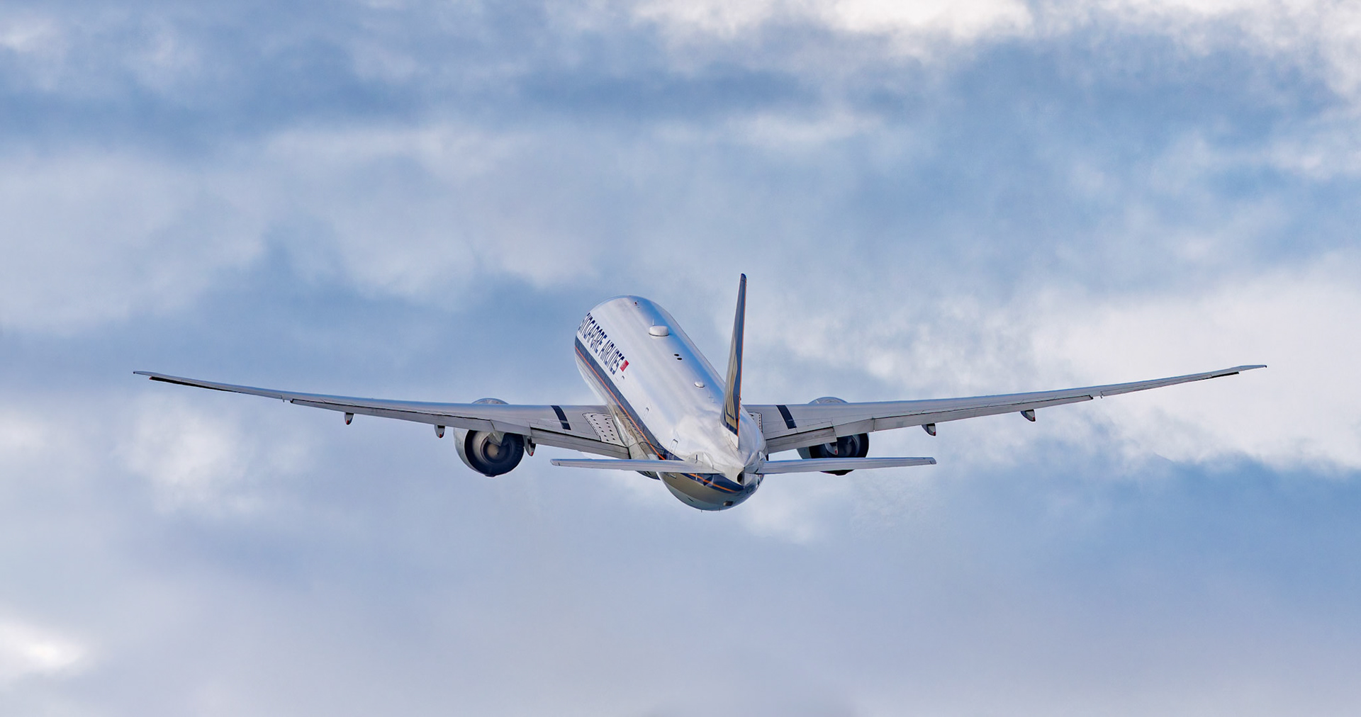 Singapore Airlines Boeing 777-312(ER) [9V-SWS] Departing to Singapore from the Sheps Mound, Sydney Airport, Australia