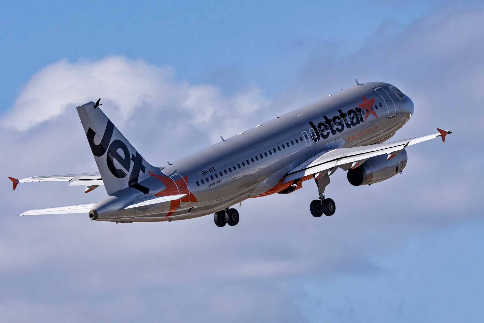 JetStar Airbus A320-232 [VH-VFK] Departing to Gold Coast at Melbourne International Airport, Australia
