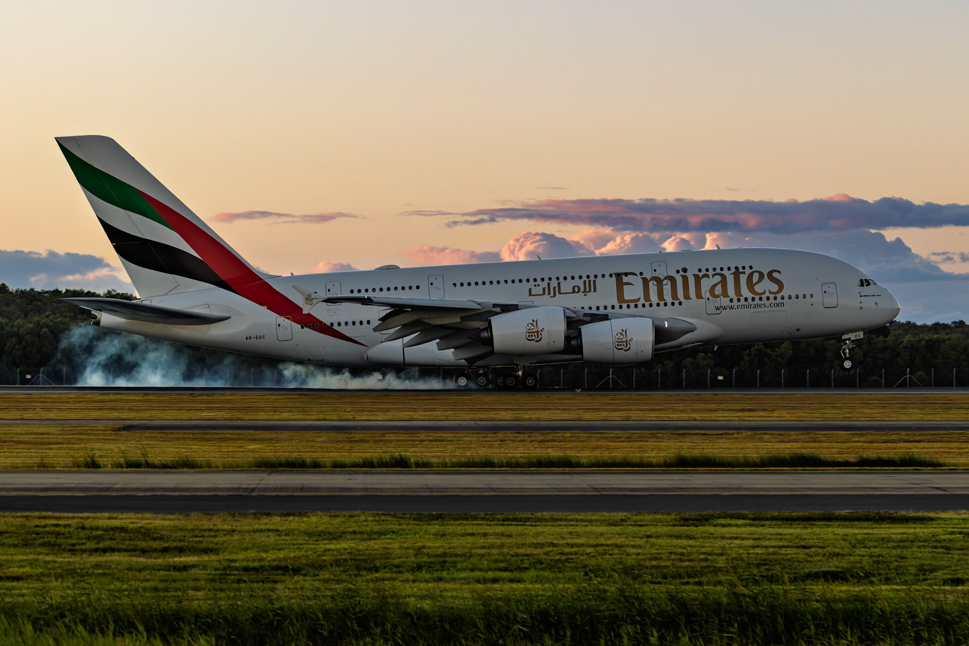Emirates Airbus A380-861 [A6-EOC], Arriving from Dubai at Brisbane International Airport, Australia