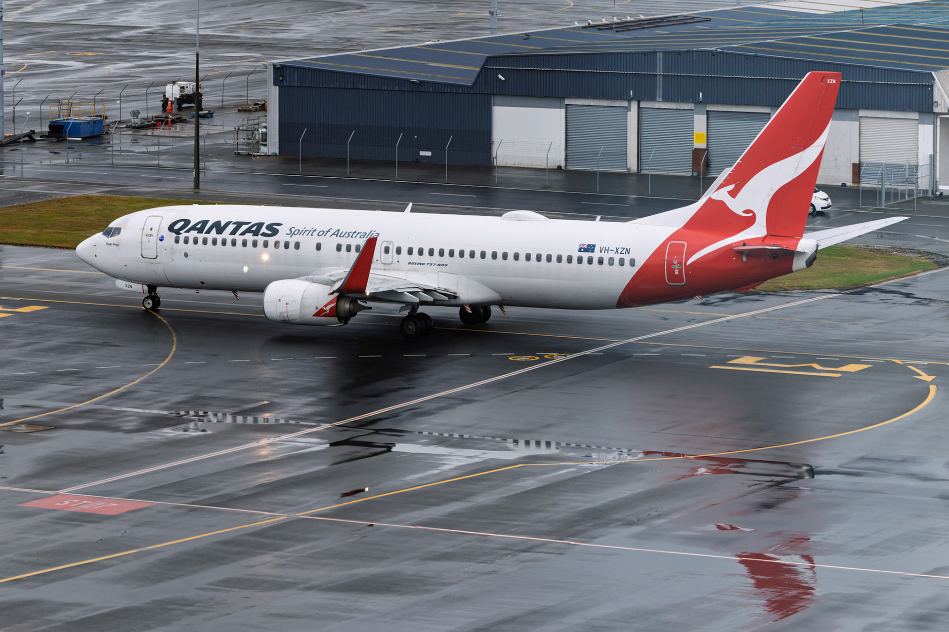 Qantas Boeing 737-838 [VH-XZN] Departing to Sydney, from Christchurch Airport Novotel Hotel, New Zealand