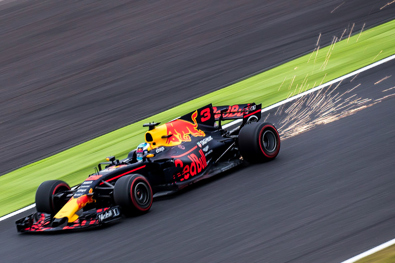 Red Bull Racing driver Daniel Ricciardo of Australia on track at Suzuka at the 2017 Formula 1 Japanese Grand Prix-----------------------Photographer: George Darwent (GDPhotos.com.au)Location: Suzuka Circuit, JapanDate: 6/10/2017Camera: Canon EOS 6D Mark IILens: Canon EF100-400mm f/4.5-5.6L IS II USM at 263mmShutter: 1/125 at f6.3 - ISO 100