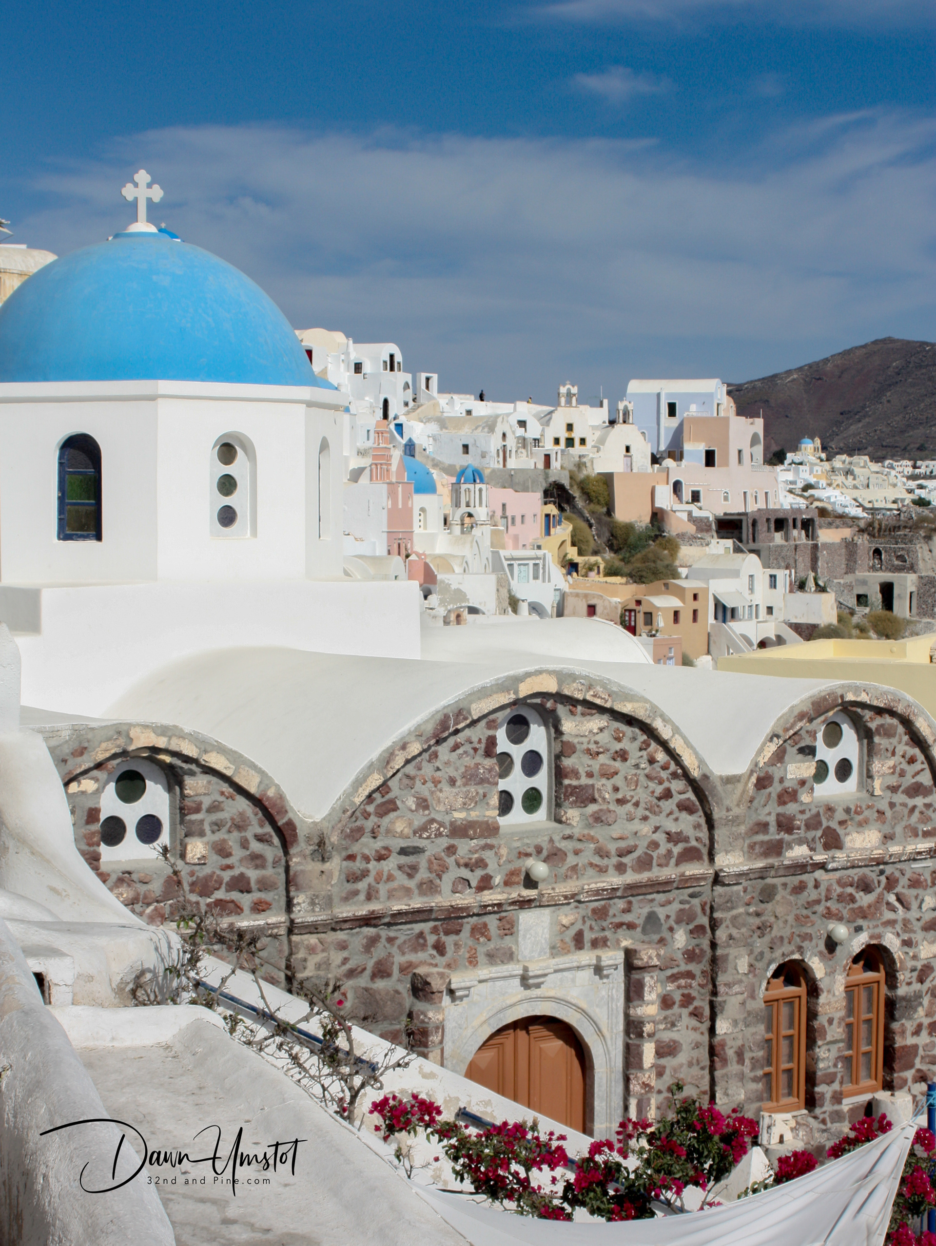 Oia, Hillside City
