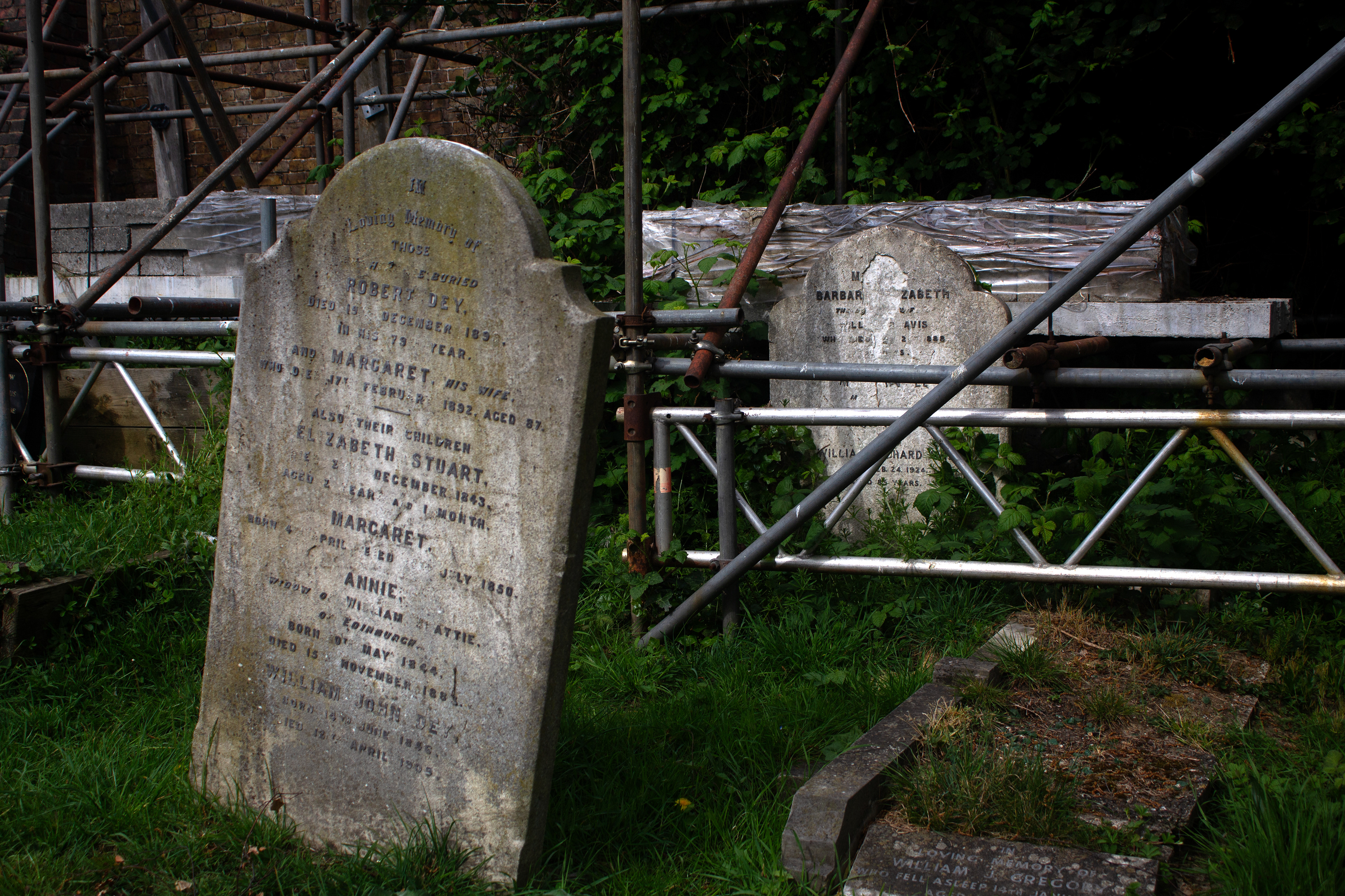 KENSAL GREEN CEMETERY. LONDON, UK