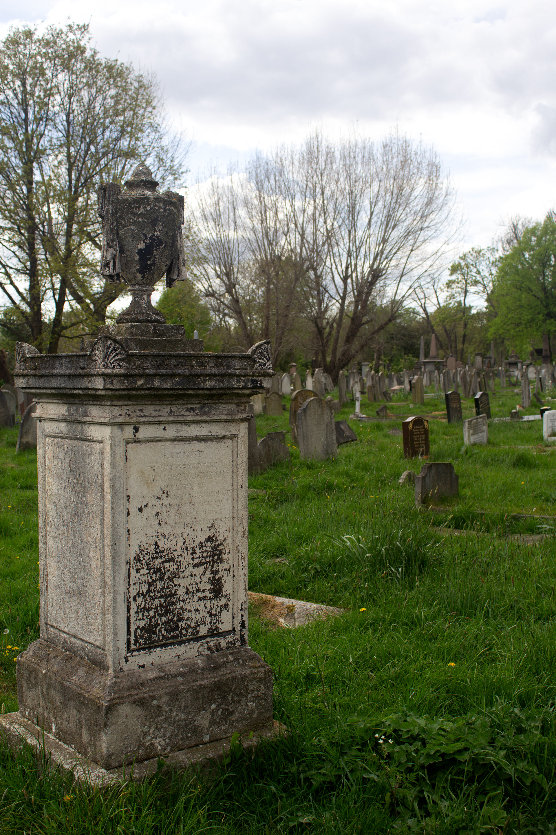 KENSAL GREEN CEMETERY. LONDON, UK