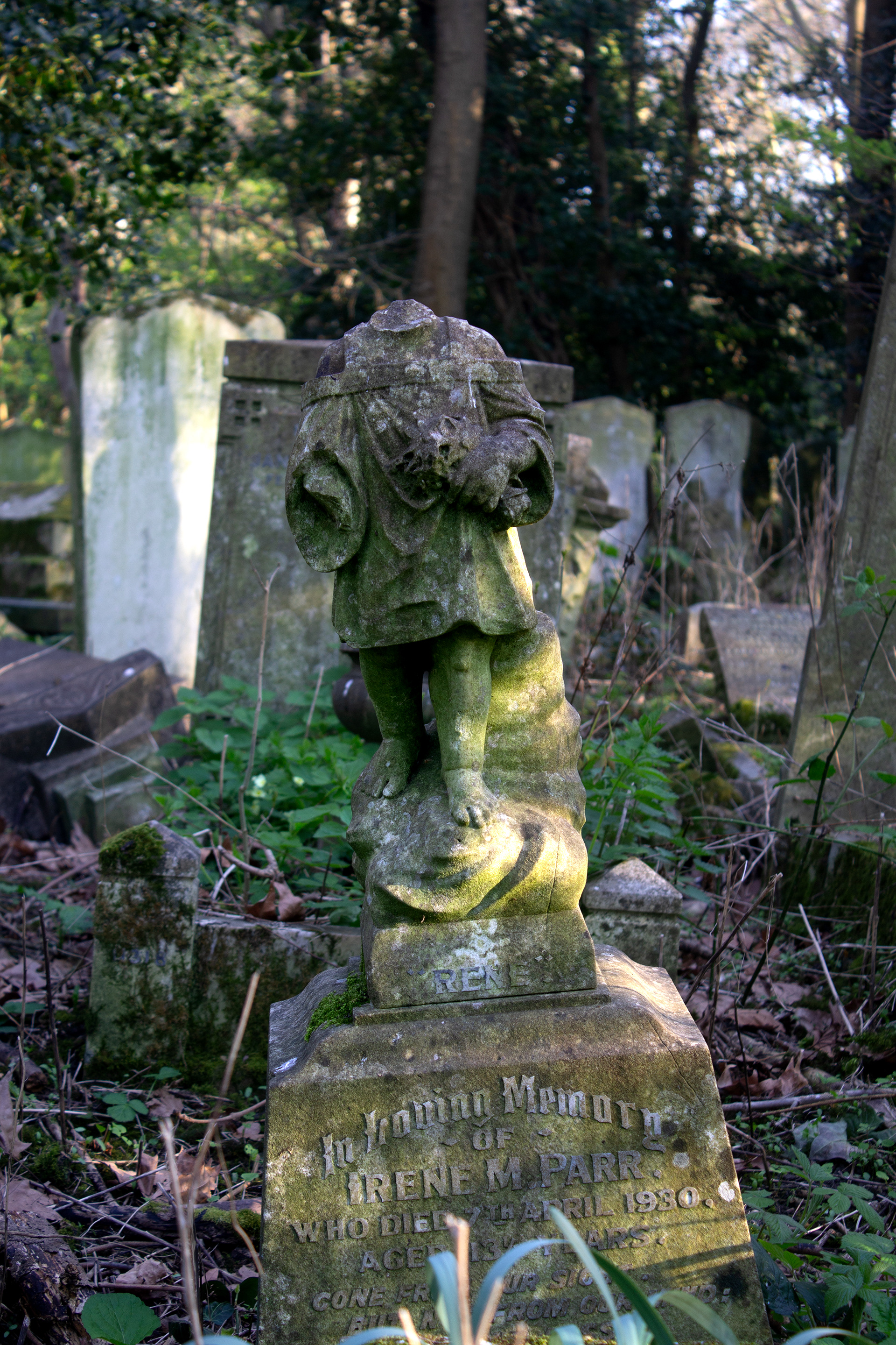TOWER HAMLET CEMETERY. LONDON, UK