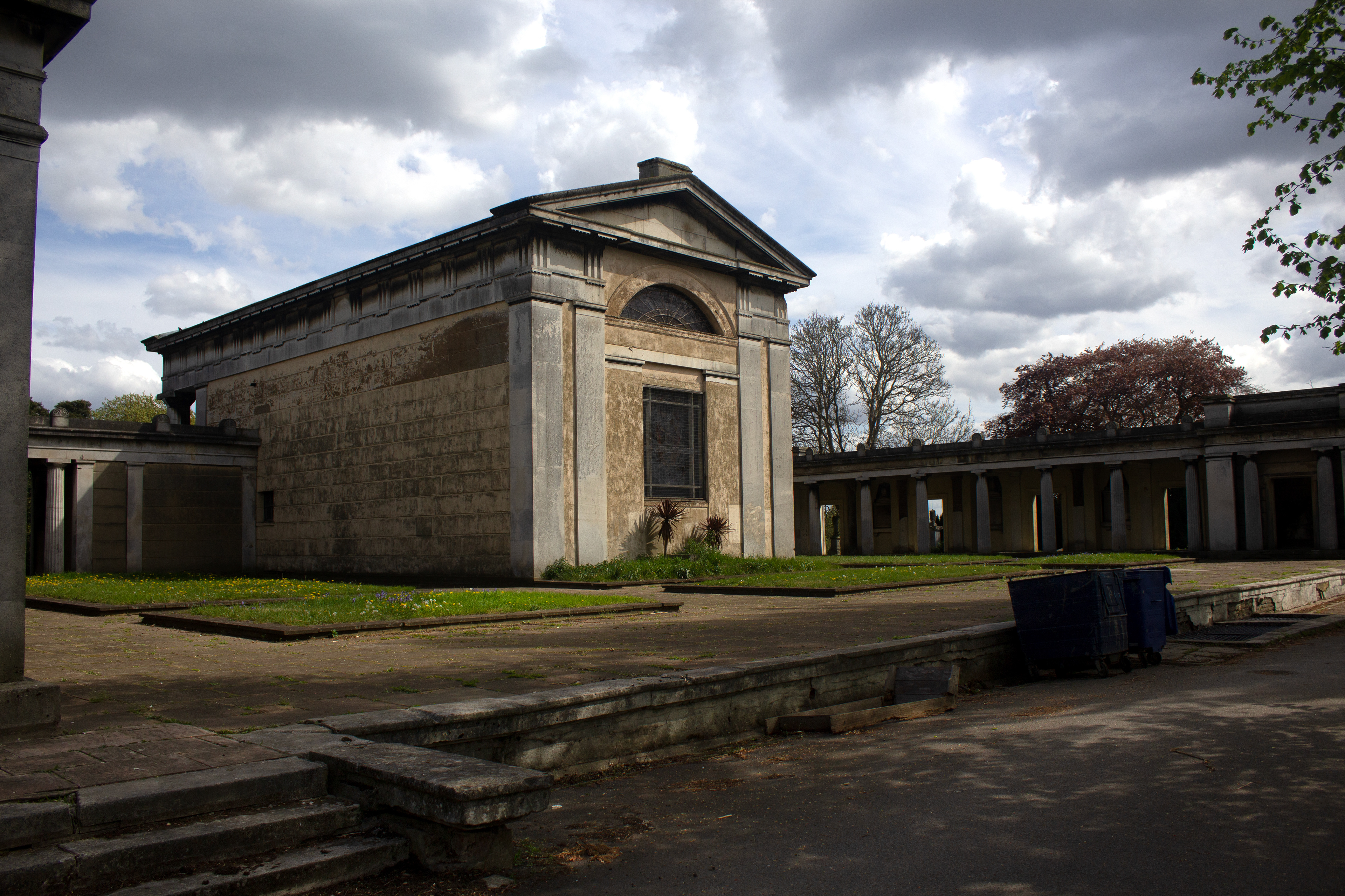 KENSAL GREEN CEMETERY. LONDON, UK