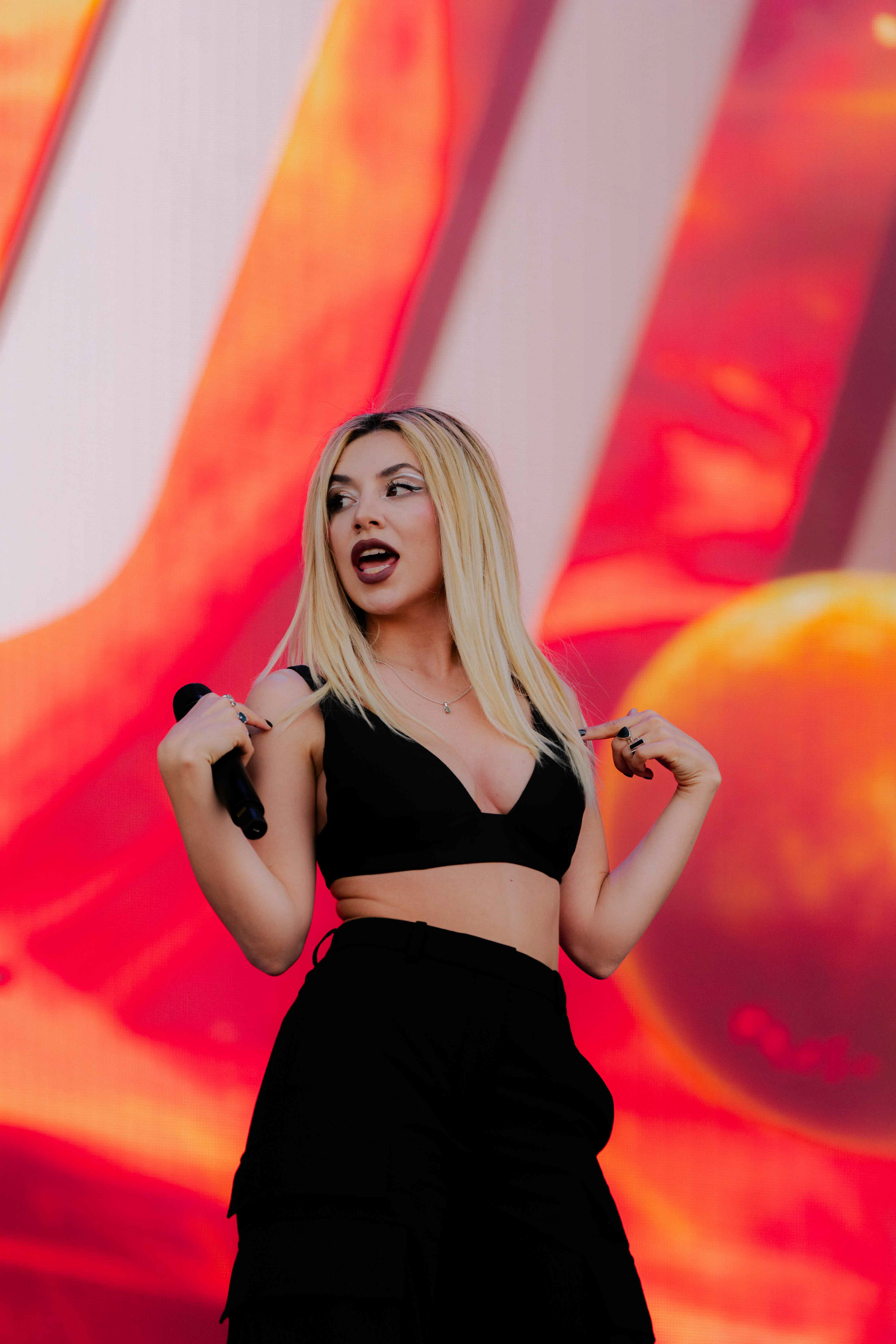 ava max