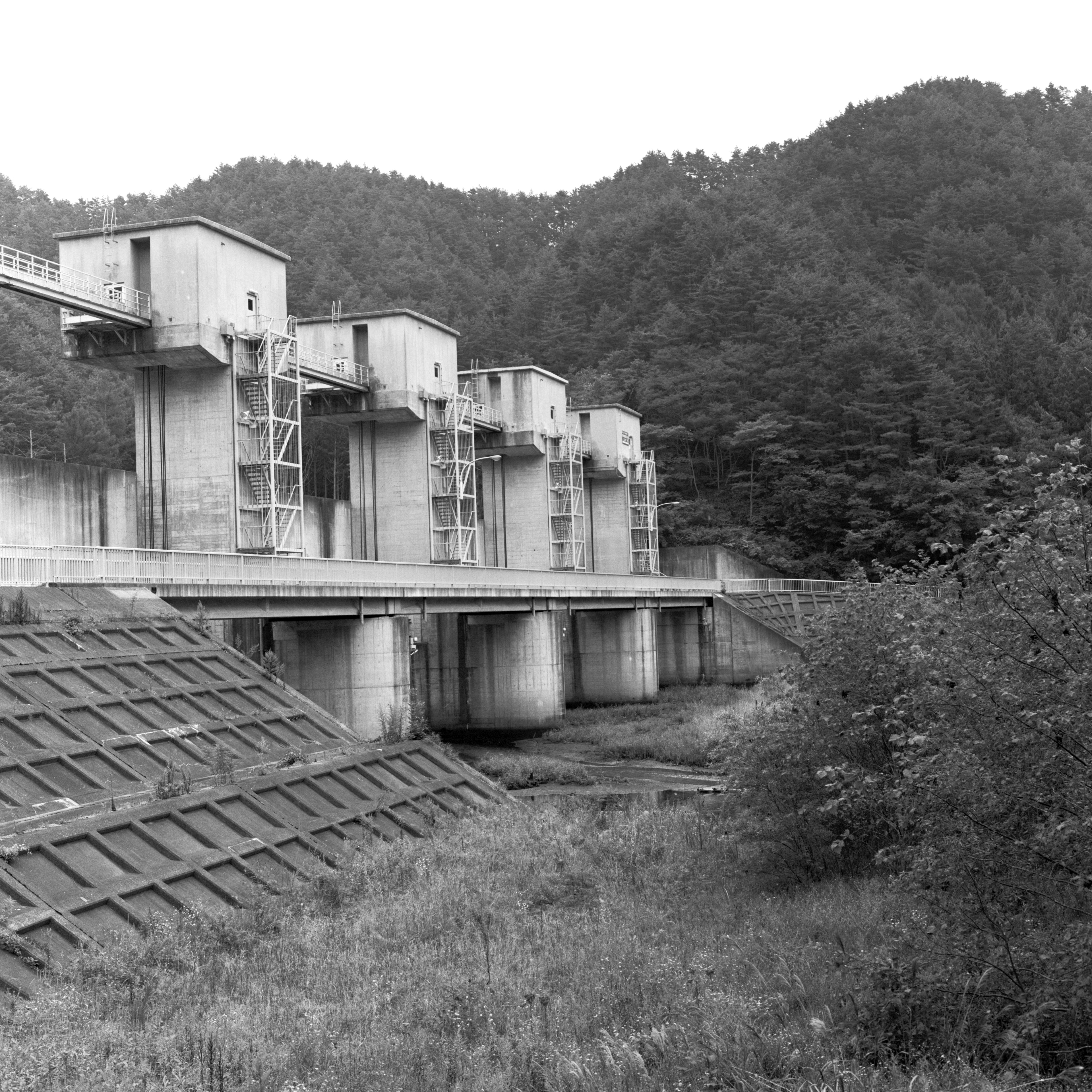 Barrier, Japan(2019) 40x40cm silver gelatin print.