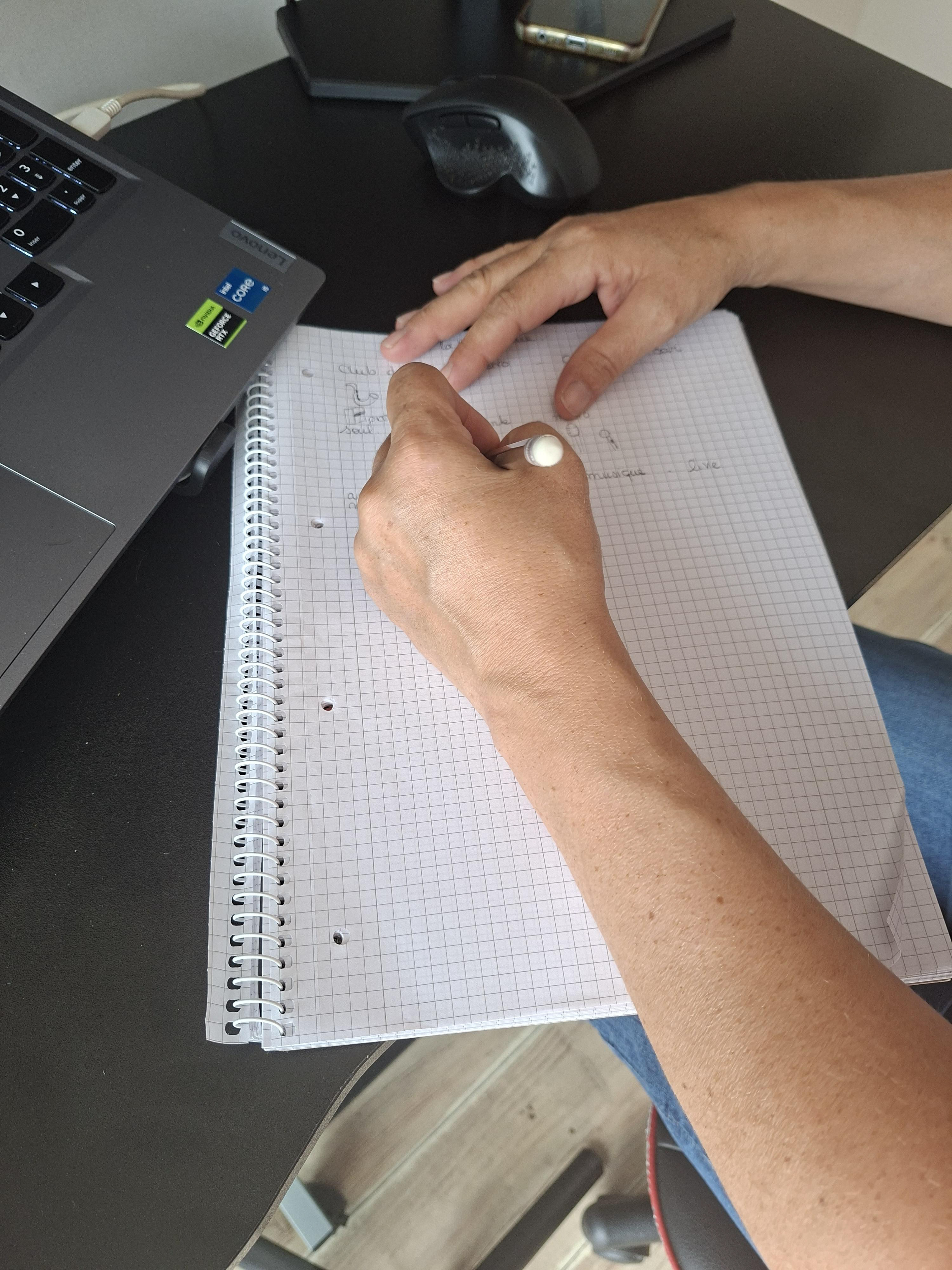Prise de notes et recherche de concepts pour l'identité visuelle chez FBGraphiste