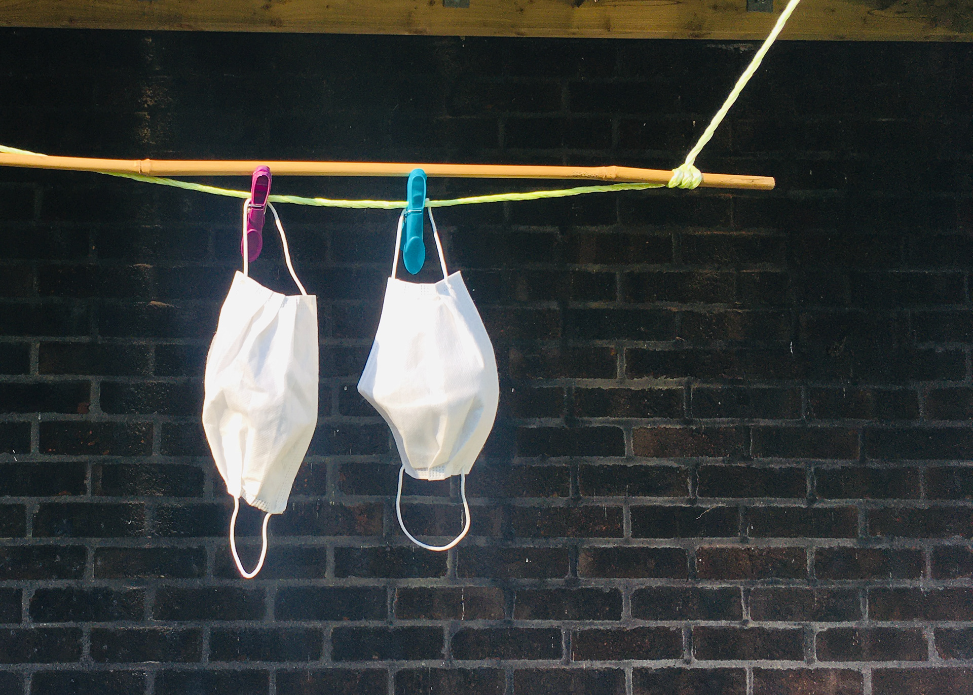 Hanging out the washing in 2020 : I am walking in Crystal Palace park and see my first masks hanging out on the washing line.