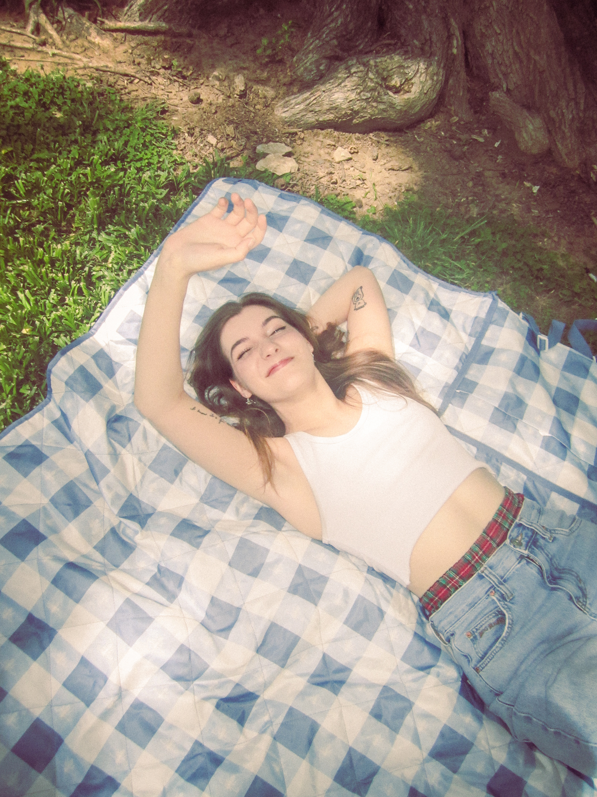 Cover of Caroline's single, "Good Friend"