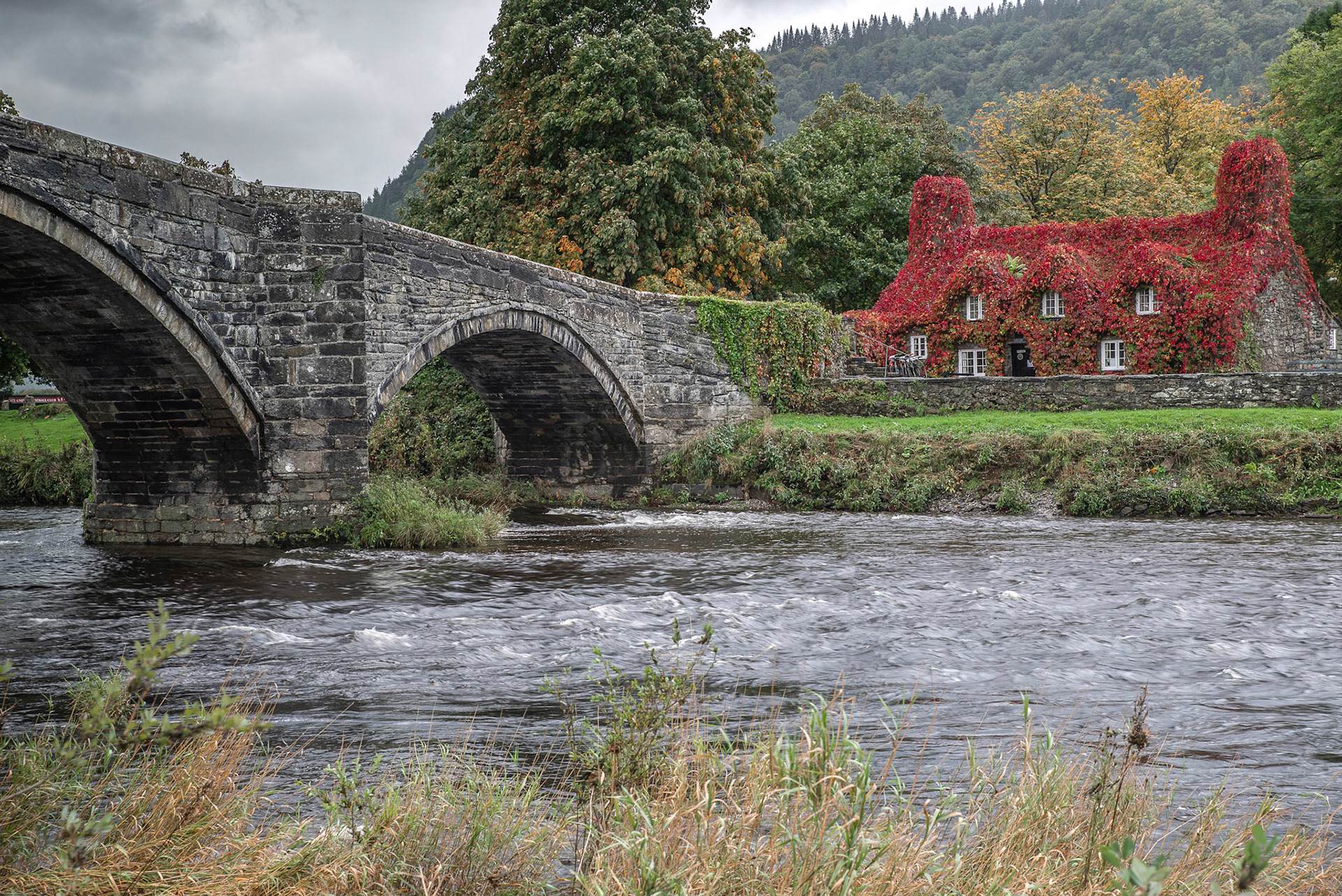 Llanrwst Tea Room - Tu Hwnt Ir Bont