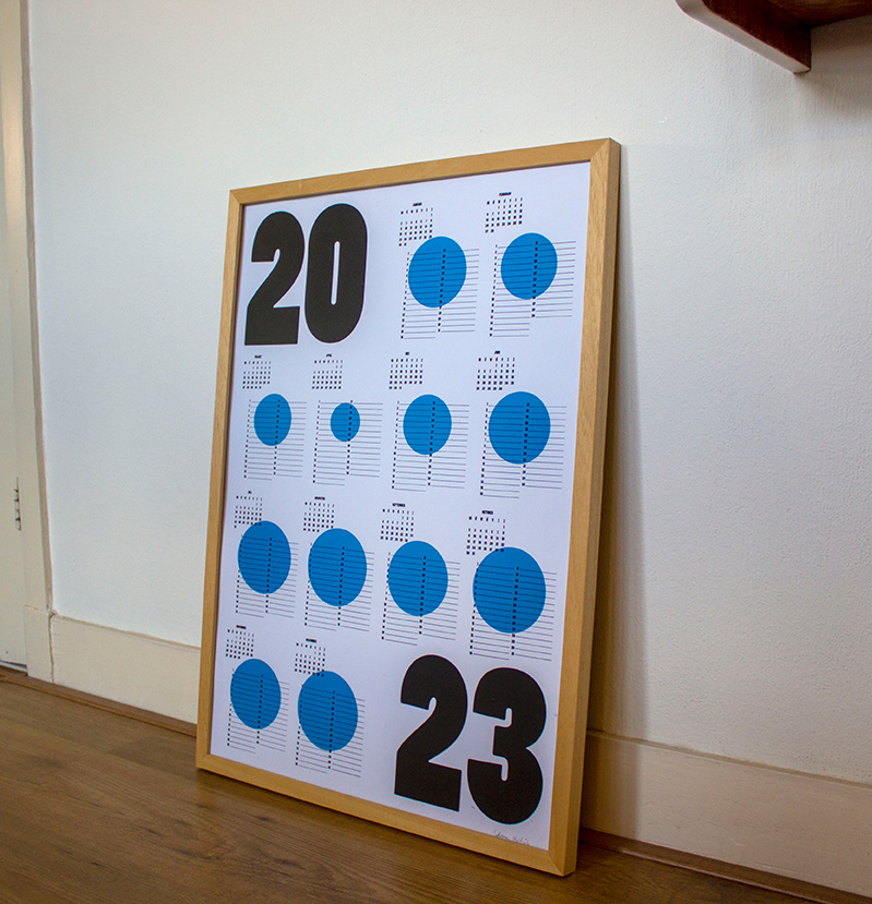 Achtergrond is gemiddelde neerslag in Nederland