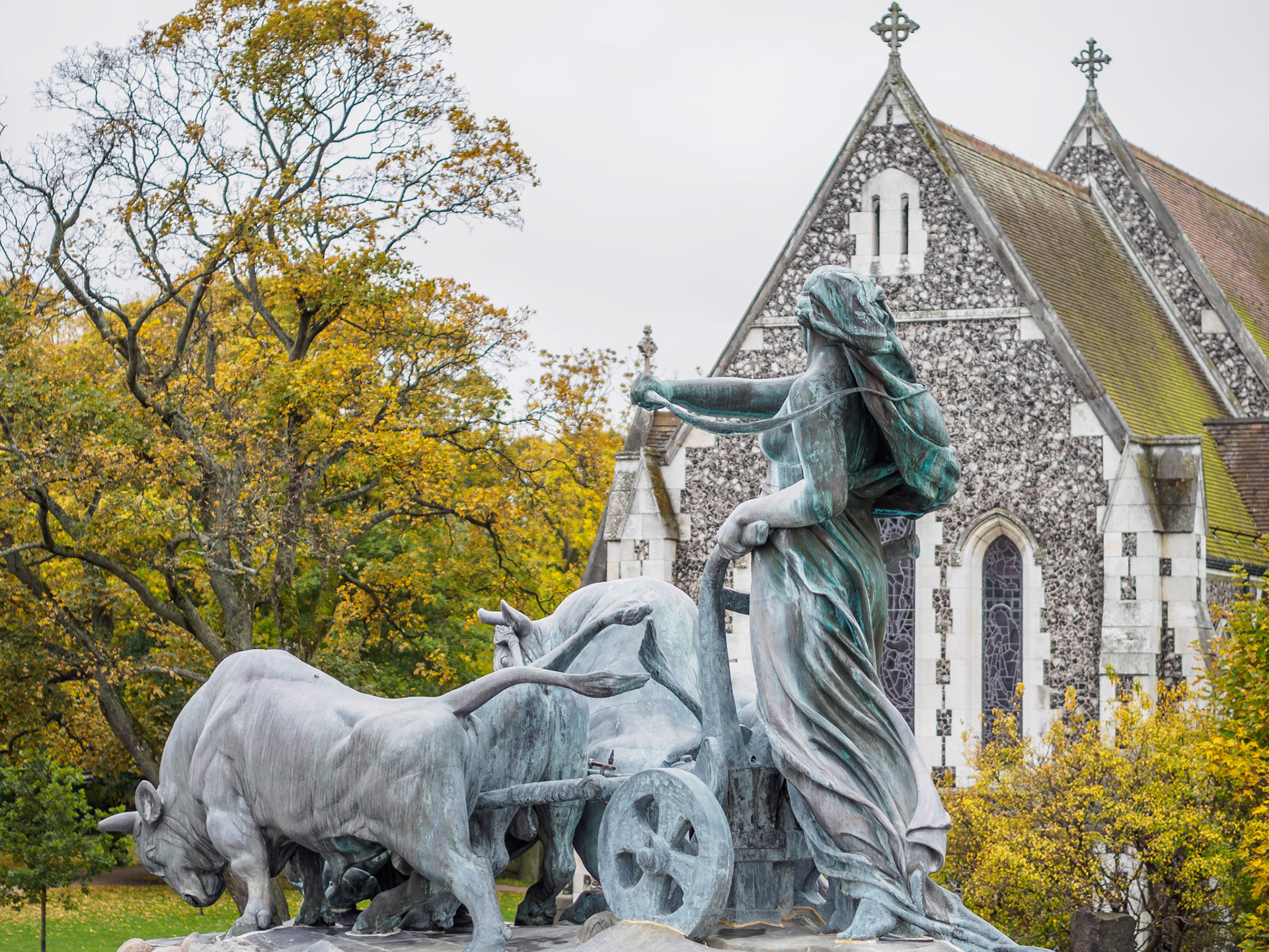Fuente de Gefión e Iglesia de St. Alban's