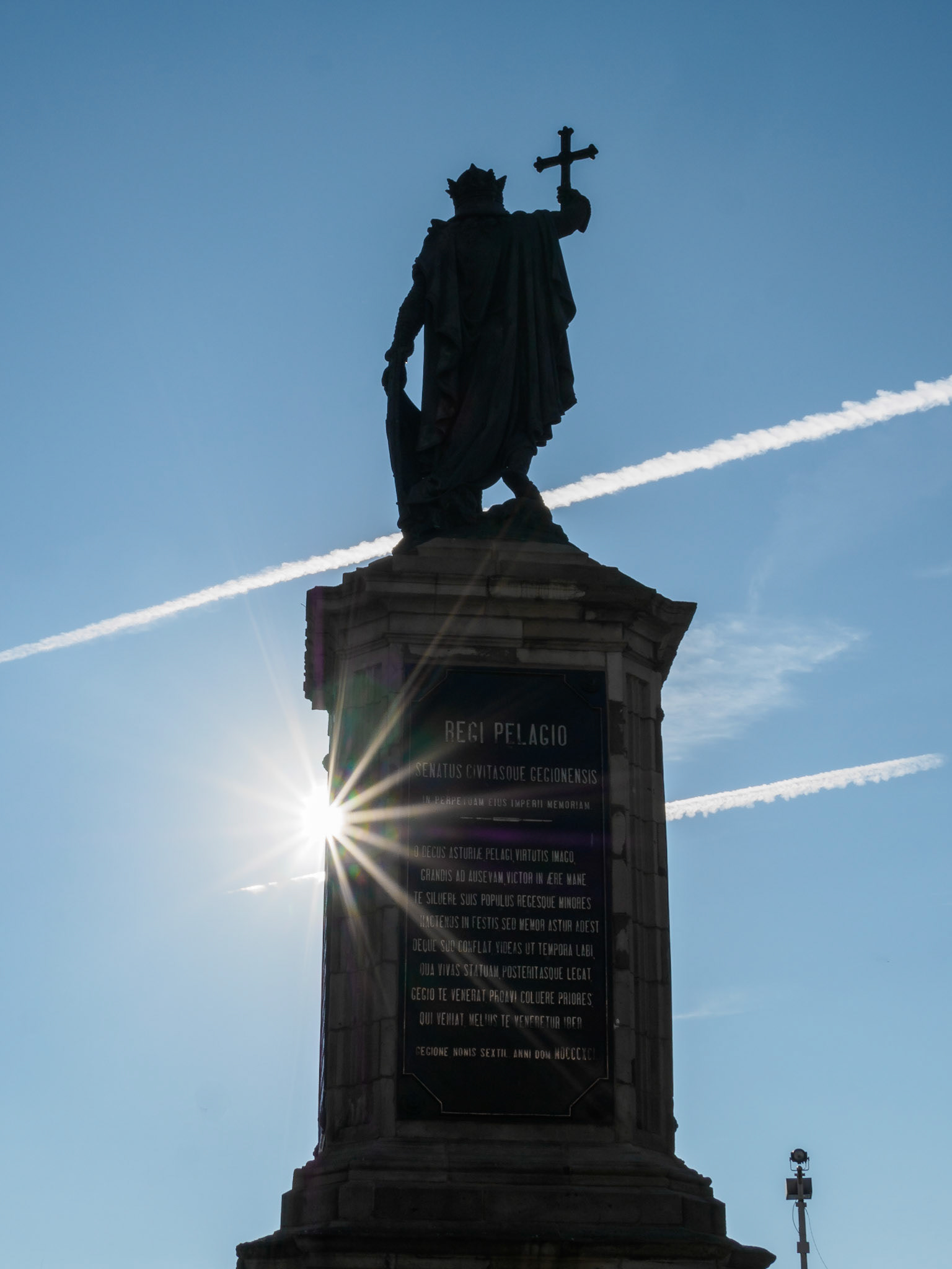 Estatua de Don Pelayo