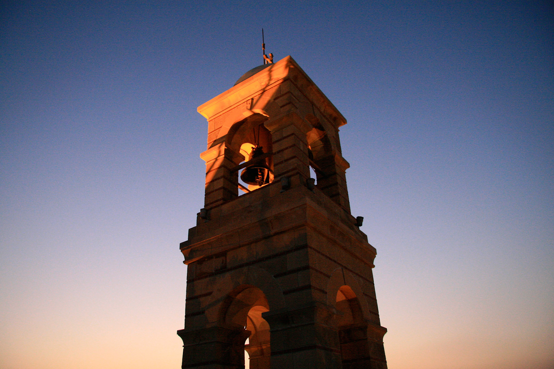Campanario en el Likavitos