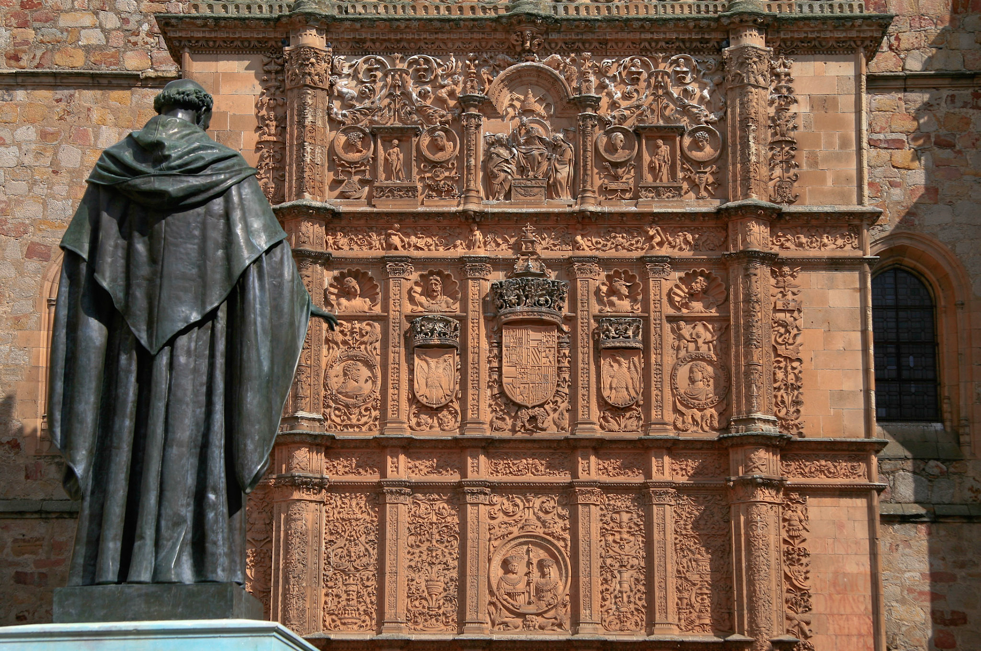 Fachada de la Universidad