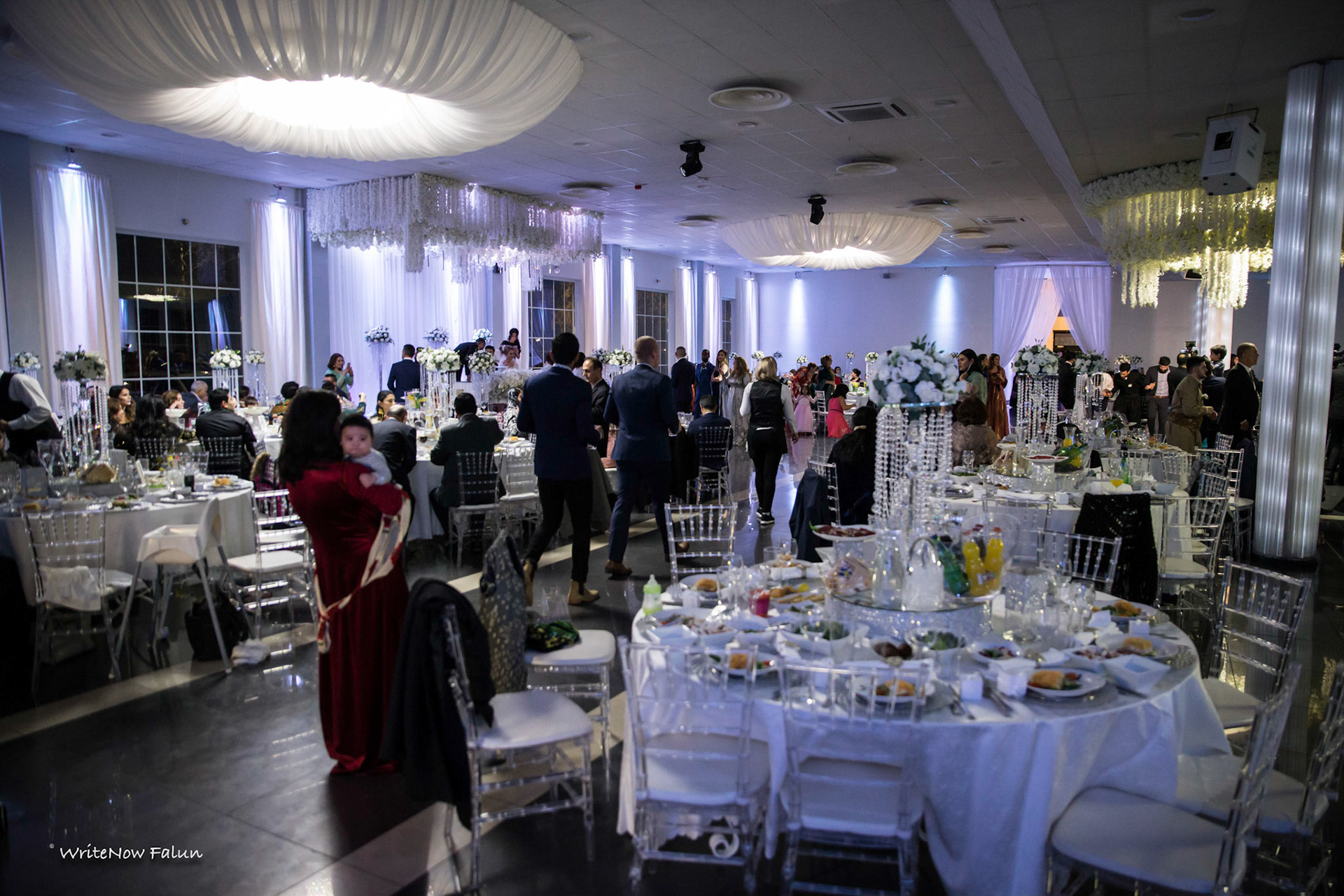 Fest på bröllop i Södertälje