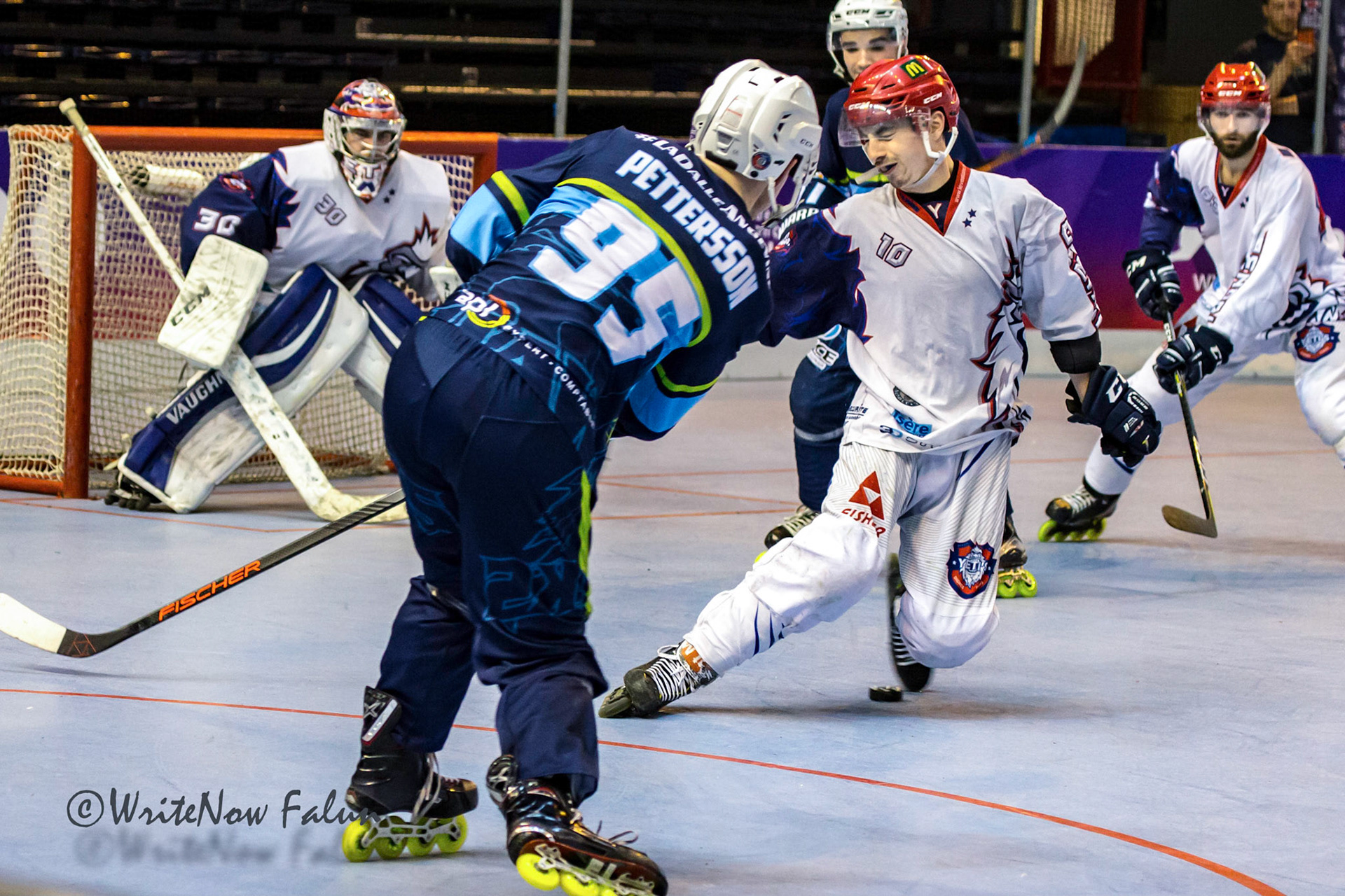Zack Pettersson shooting against Grenoble