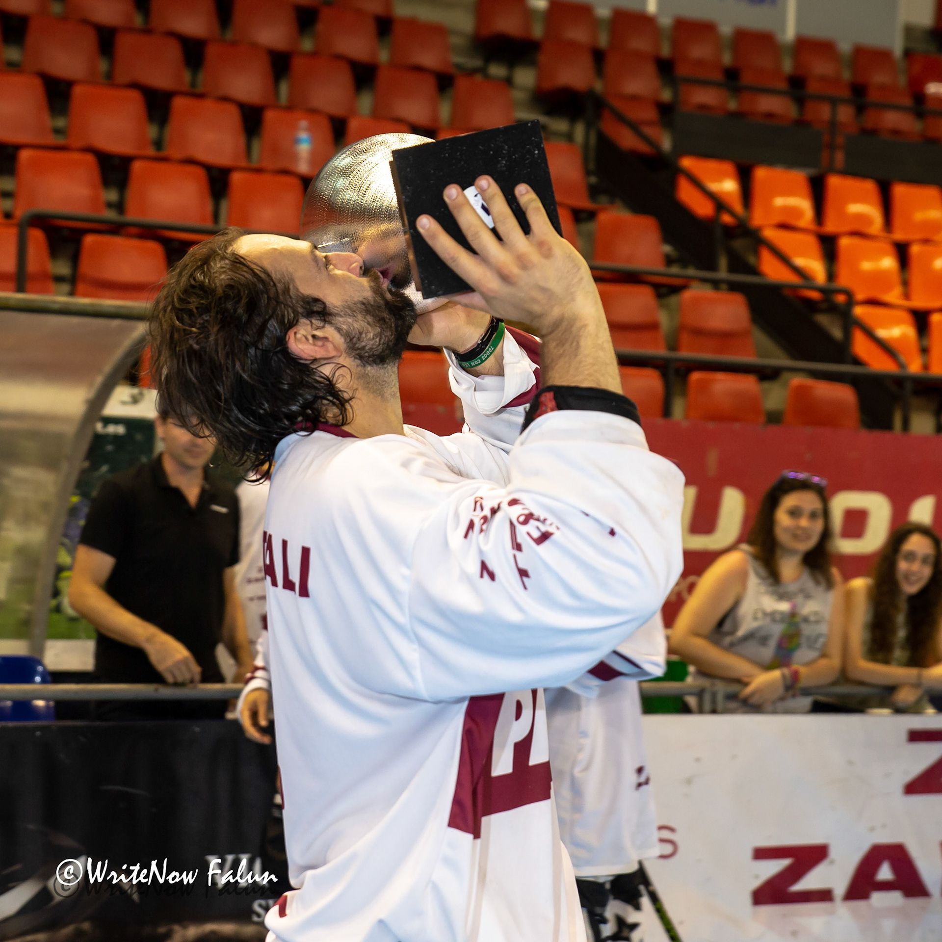 Niamataly kissing the Cup