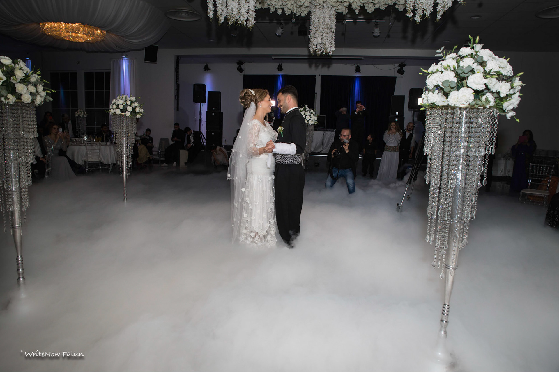 Stämningsfyllt på Beyan och Amirs, bröllop Södertälje