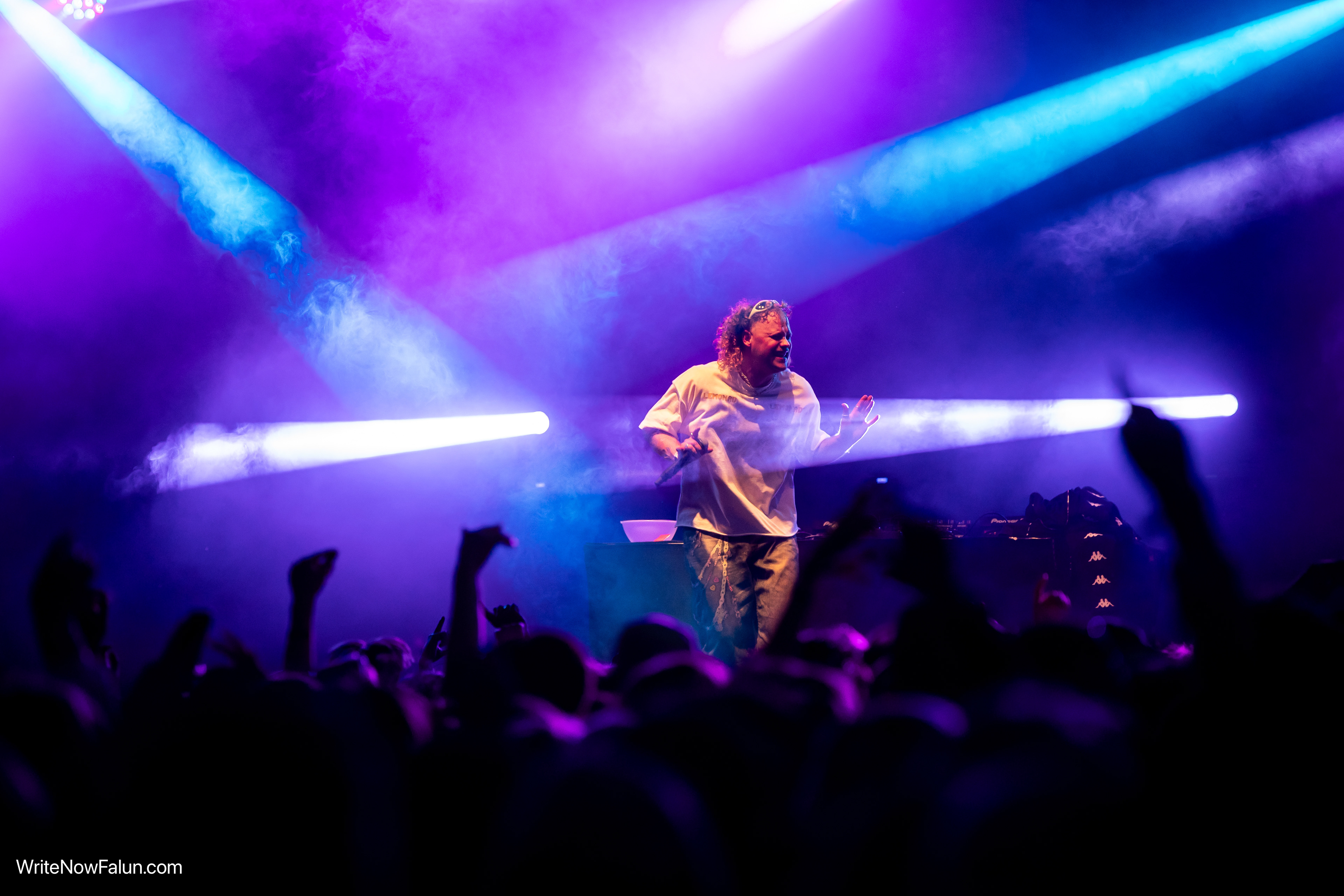 DJ Özzi på Alive 2025