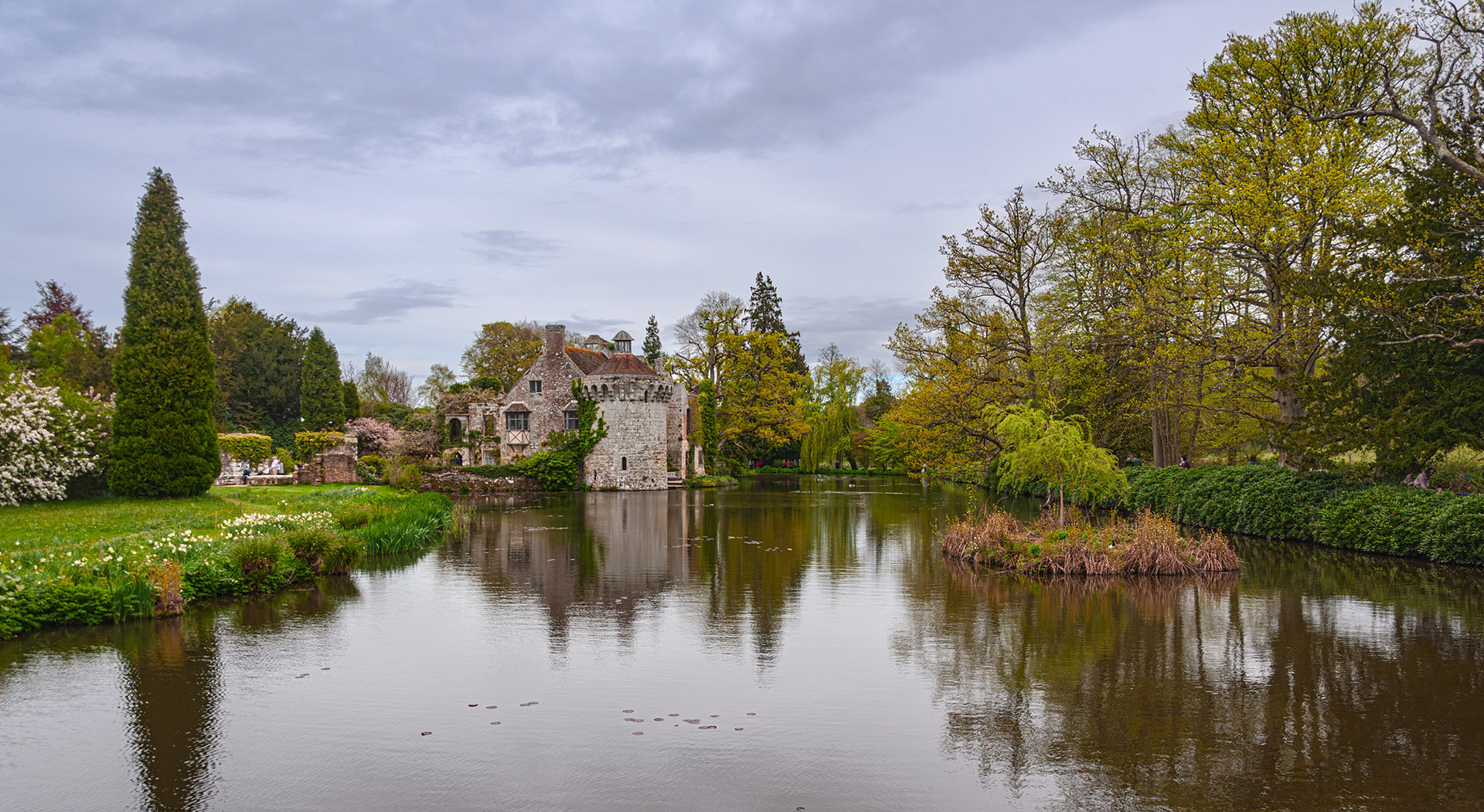 SCOTNEY CASTLE, ENGLAND