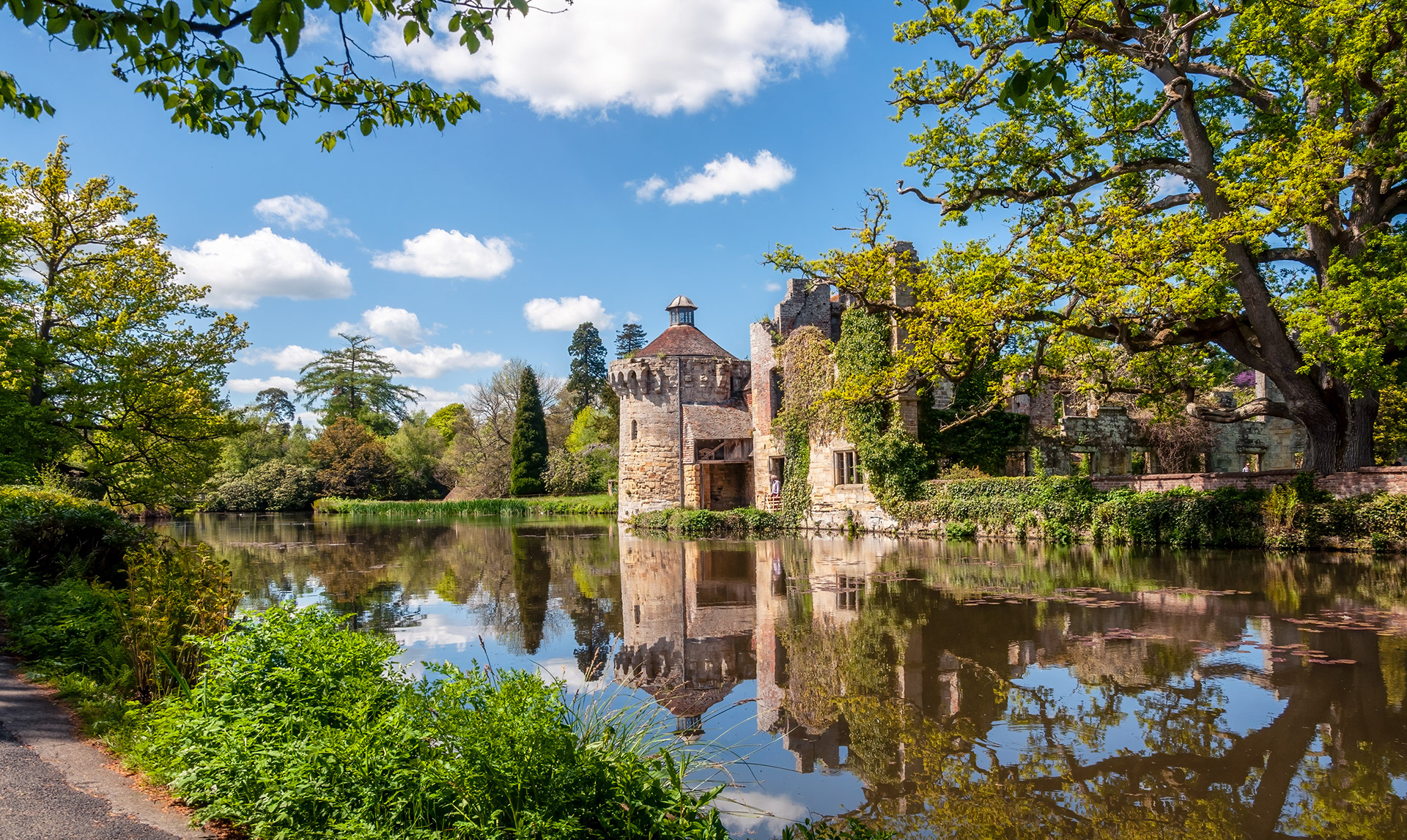 SCOTNEY CASTLE, ENGLAND