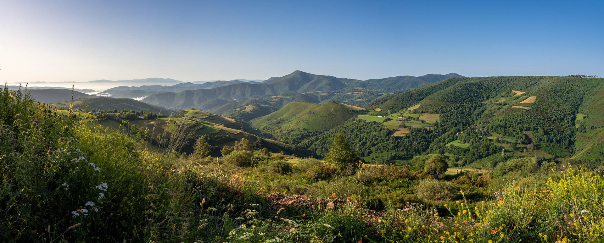 MOUNTAIN RANGES OF O COUREL AND OS ANCARES , SPAIN