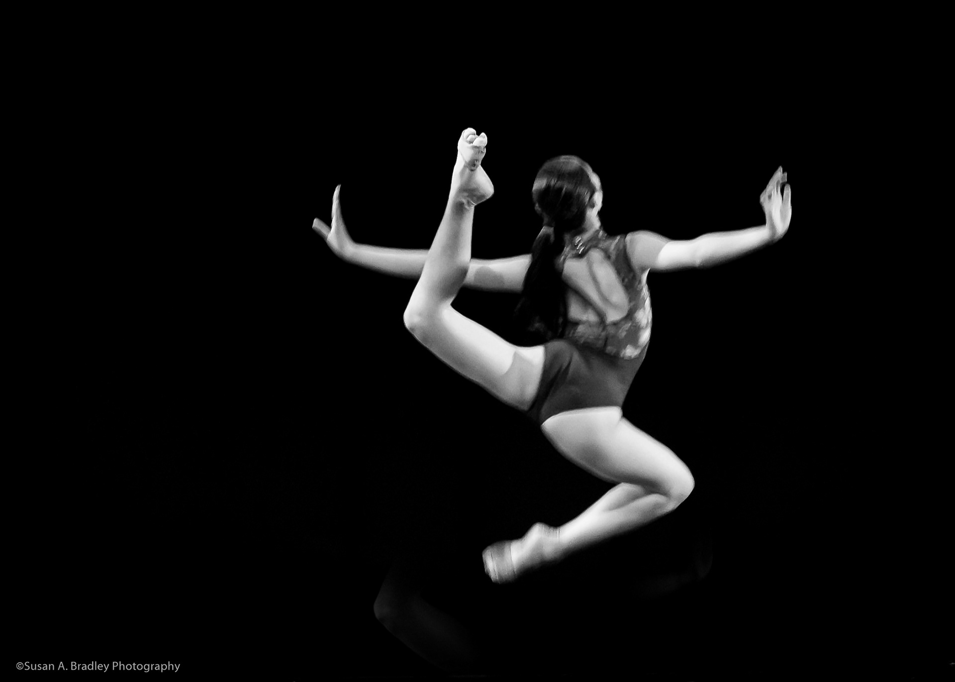 SWEAT Dance Academy, Performance Malonga Casquelourd Center