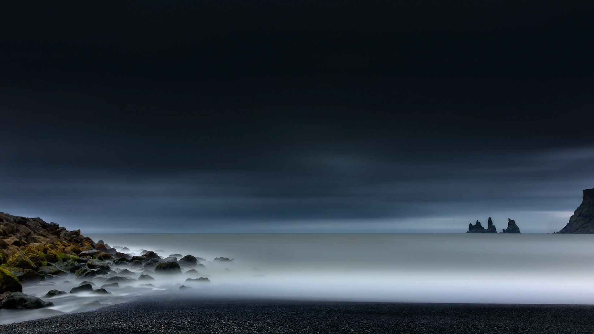 BLACK SAND BEACH | VIK