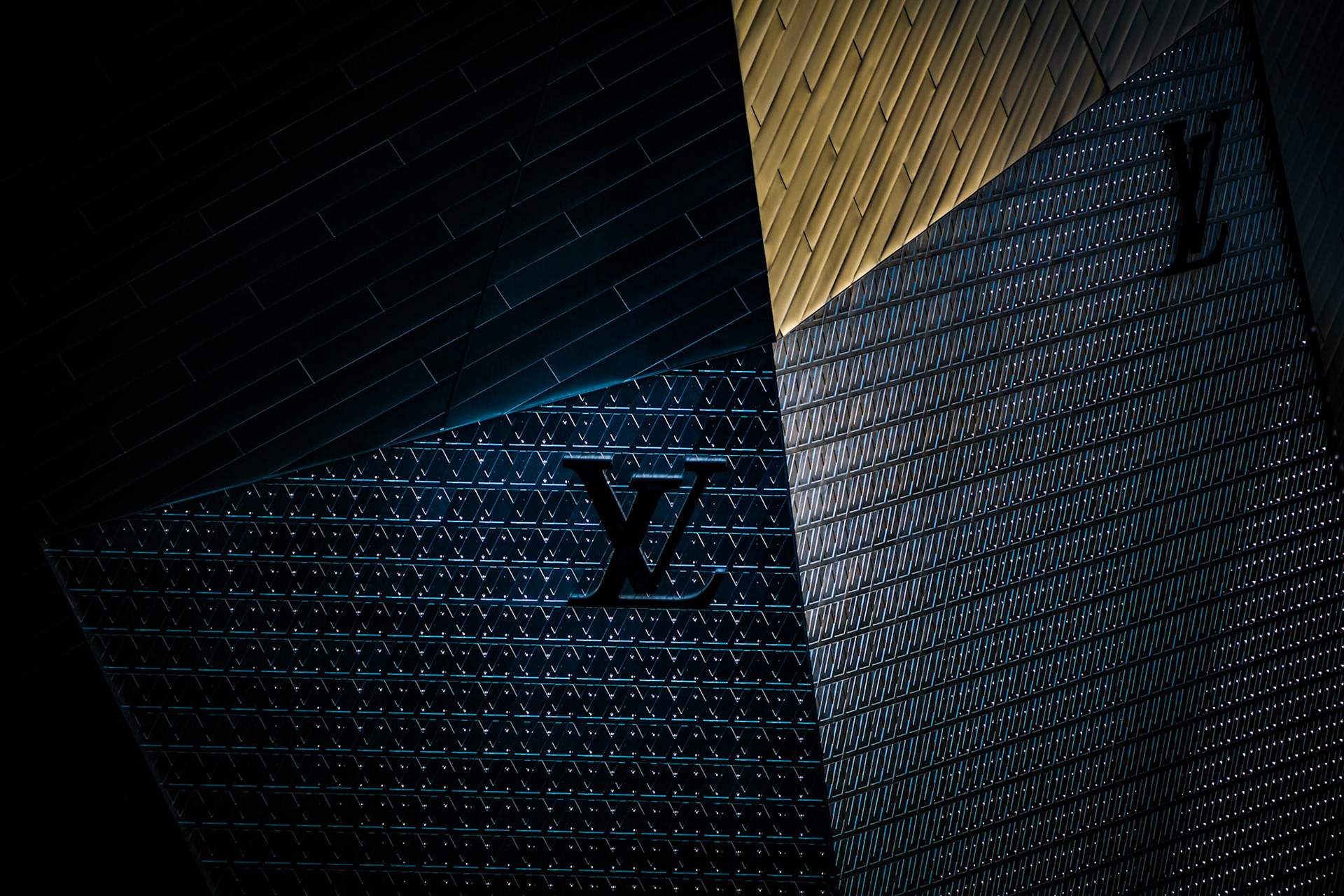 THE SHAPE OF LUXURY