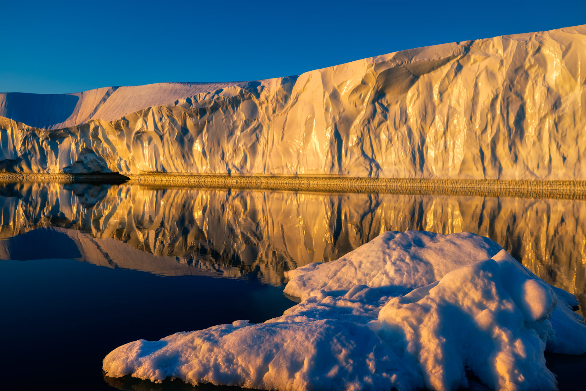 MIDNIGHT SUN ON ICE