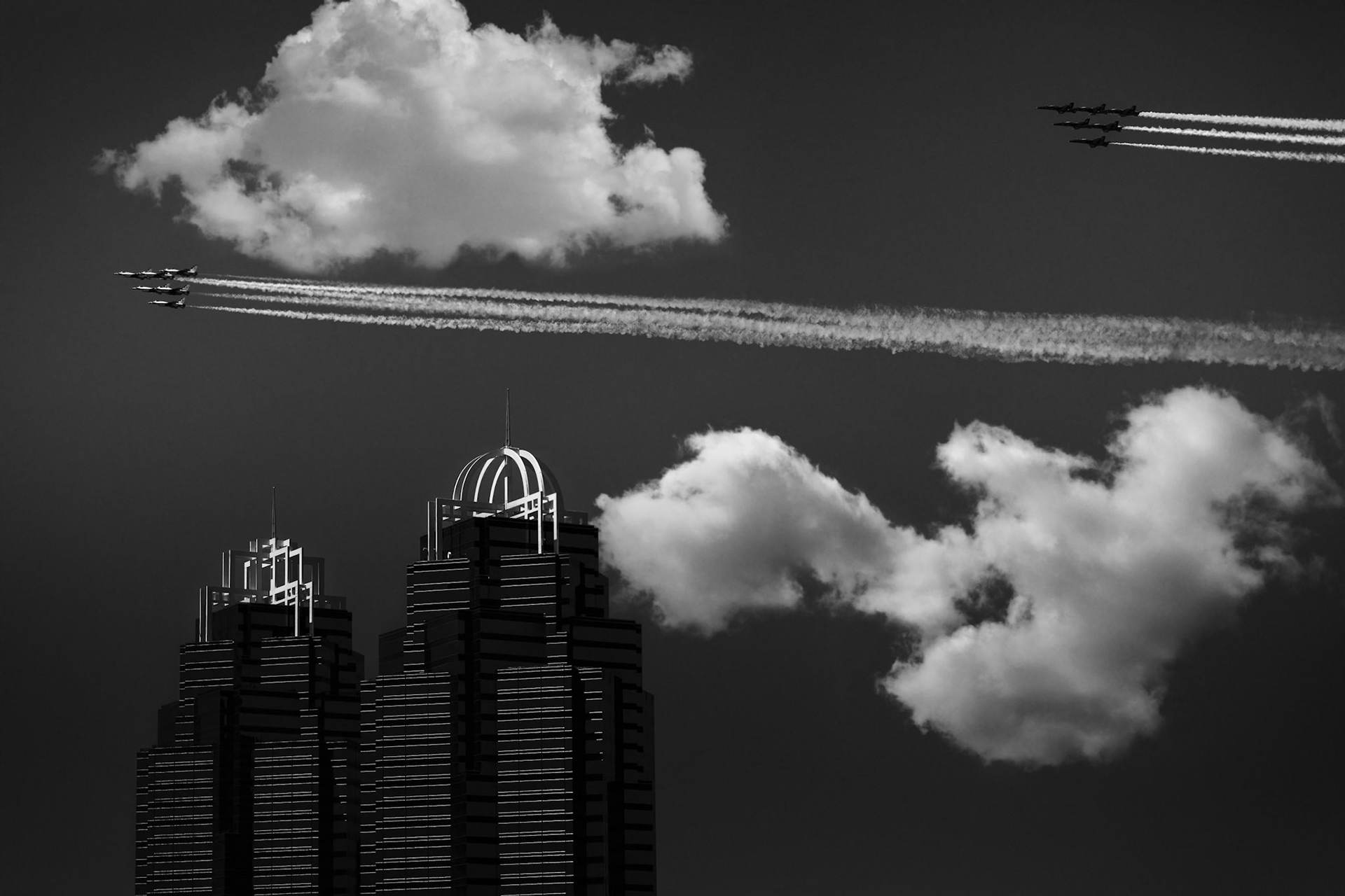 THUNDERBIRDS AND BLUE ANGELS FLYOVER