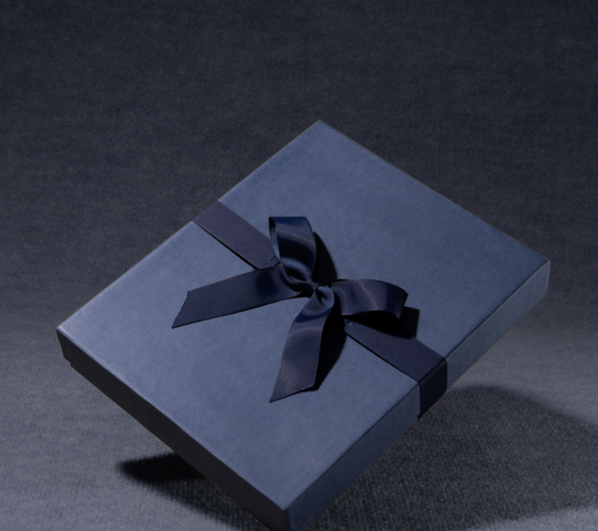 NAVY BLUE GIFT BOX WITH BOW