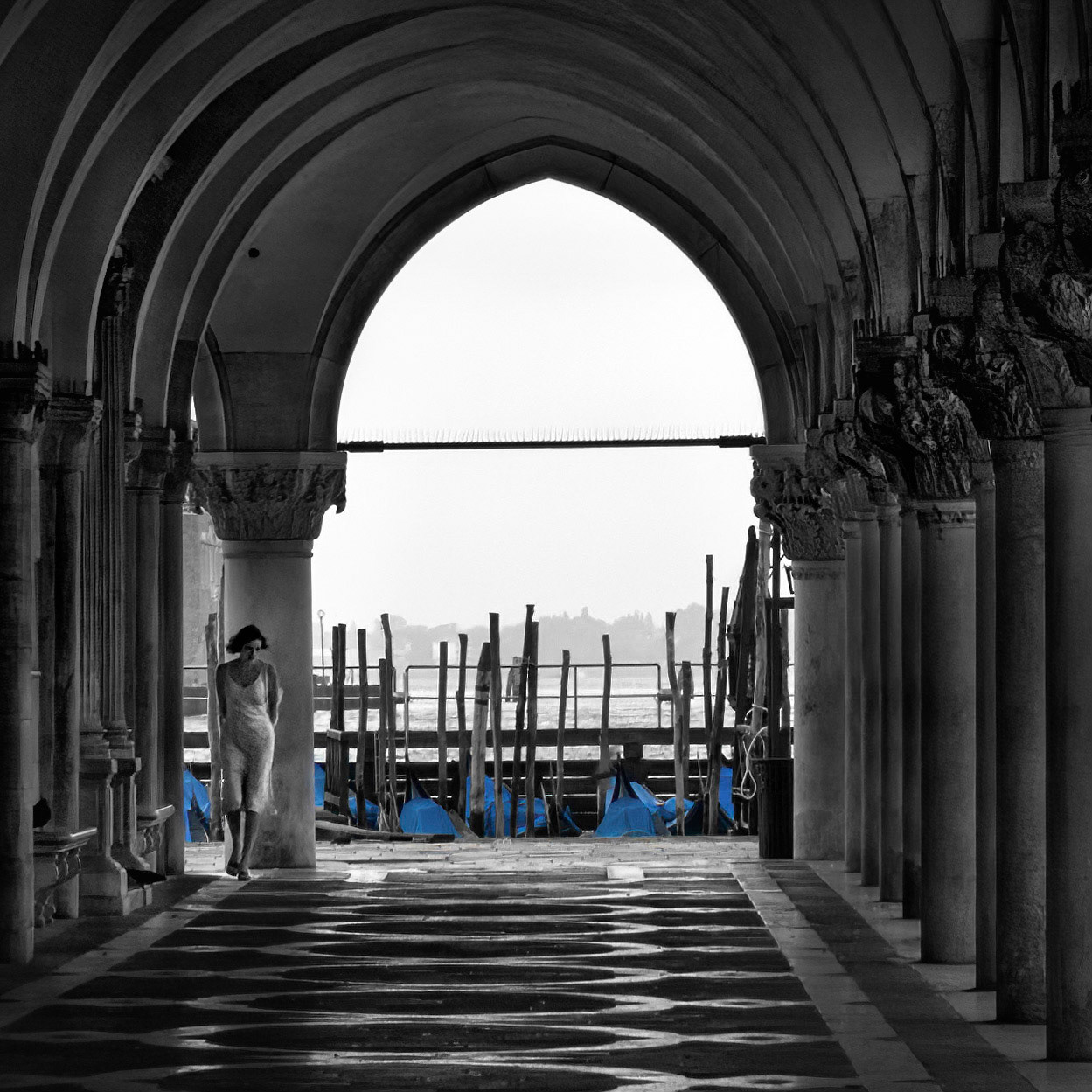 WOMAN AT DOGE'S PALACE | VENICE