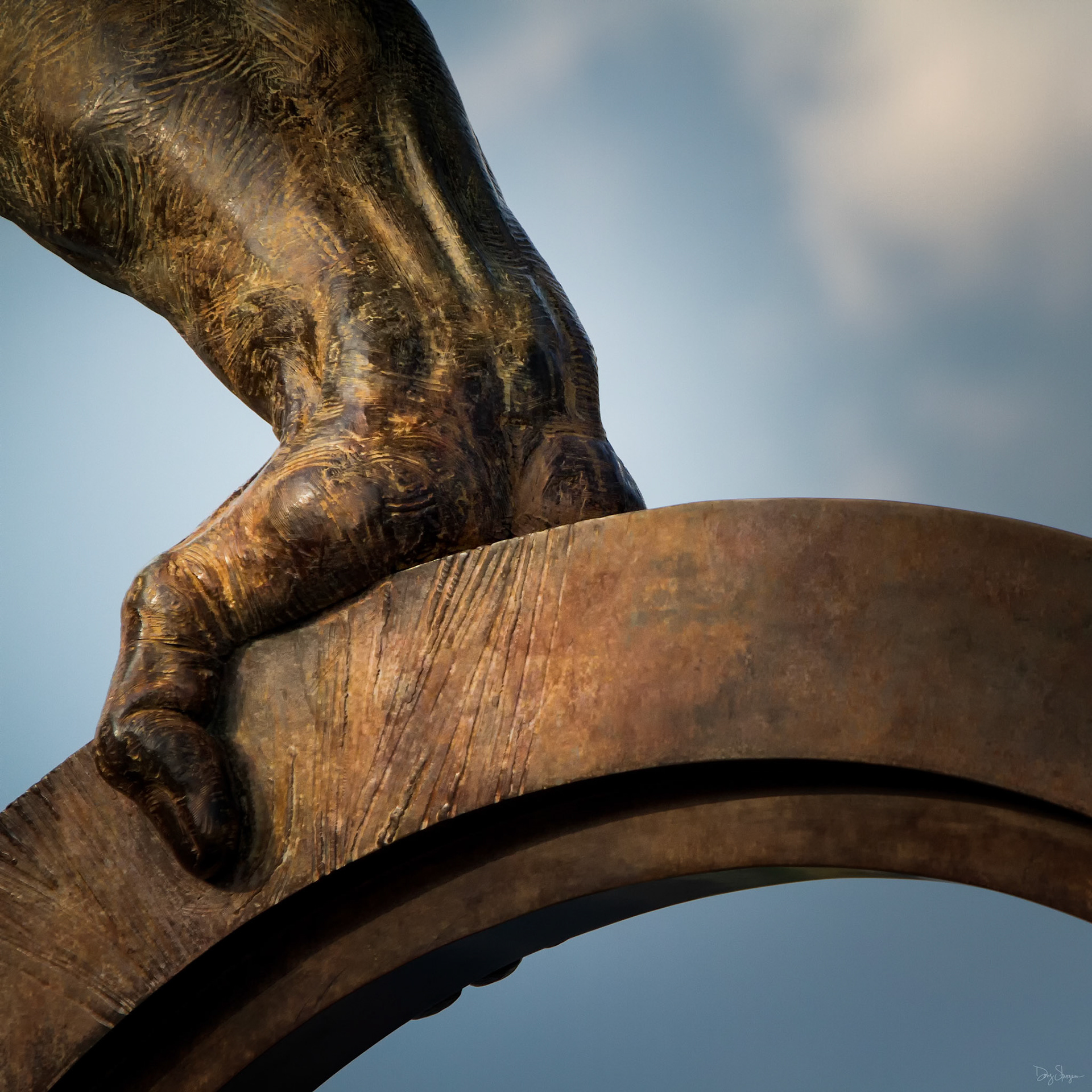 THE SCULPTOR'S GRIP