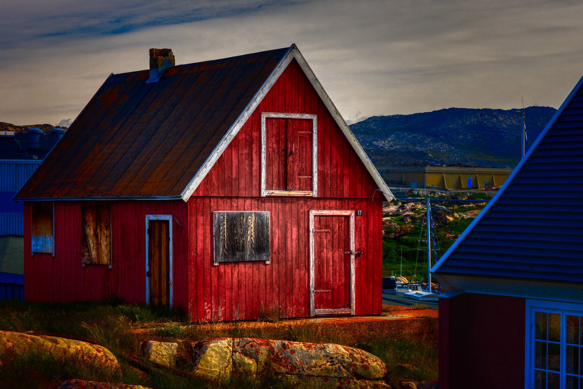 HOUSE BY THE HARBOR