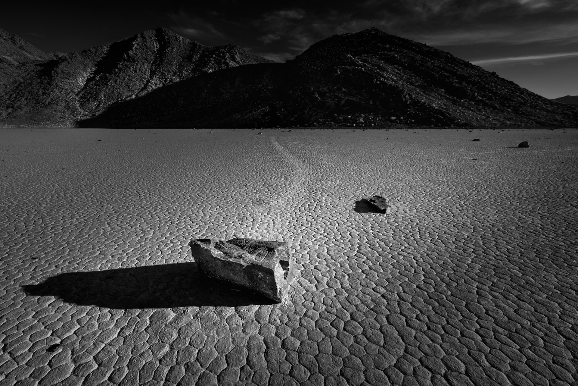 SAILING ROCKS OF RACETRACK PLAYA