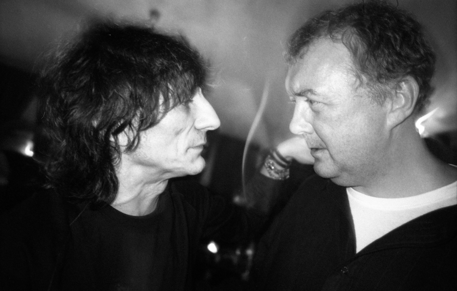Ronnie Wood with Dave Kavanagh, Lilllie's Bordello, Dublin 1996.