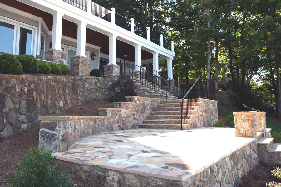 CONTRACTOR Lambert Construction LLC SITE CONTRACTOR Evergreen Contracting ENGINEERING: Hurt & Profitt, McKinley Lewis, Reynolds Clark LANDSCAPE ARCHITECTURE Beechgrove Design STONE MASON Dick Glynn SURVEYING Compass Pointe