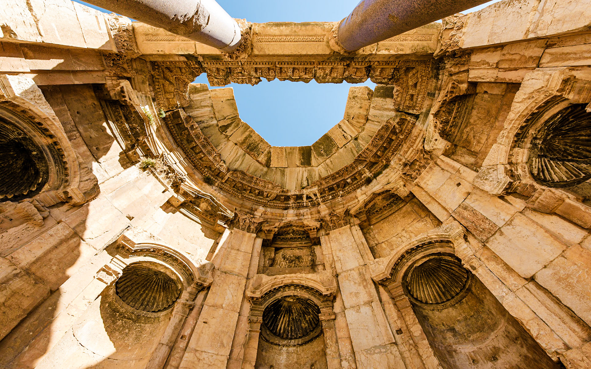 Court porticoes, Baalbek