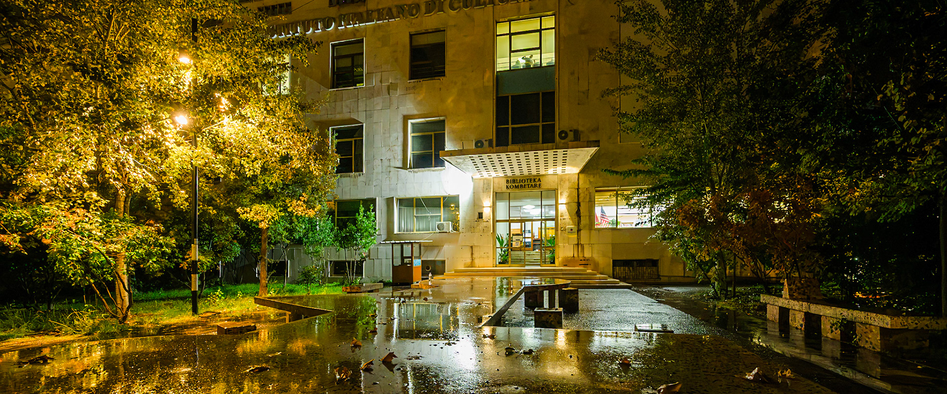 Biblioteka Kombëtare · Tirana