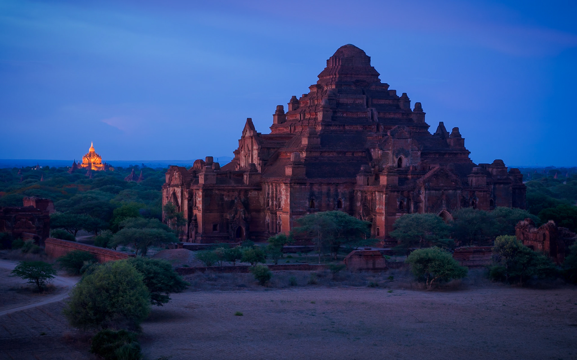 Dhammayangyi Temple, Myanmar